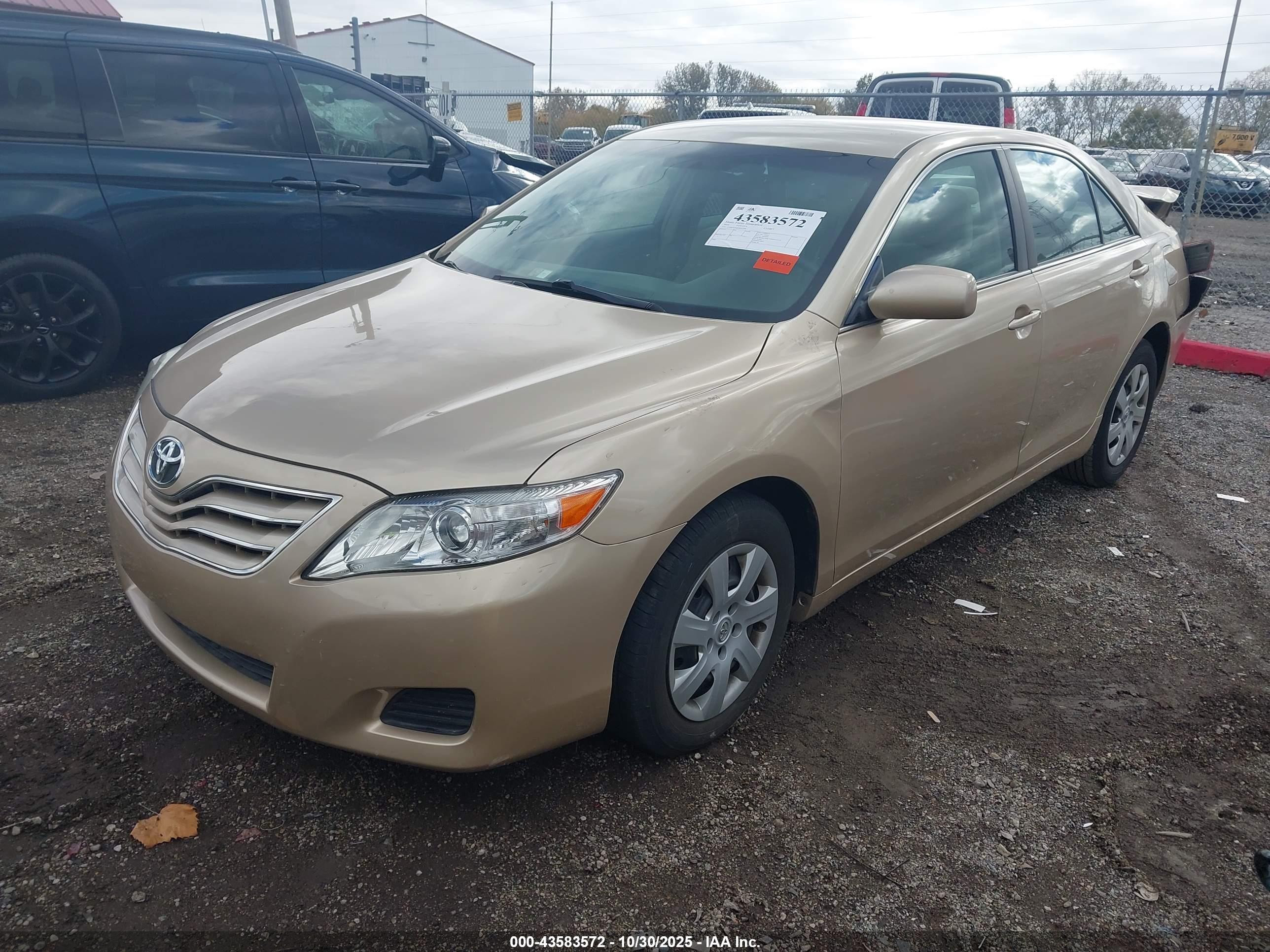 TOYOTA CAMRY image 2