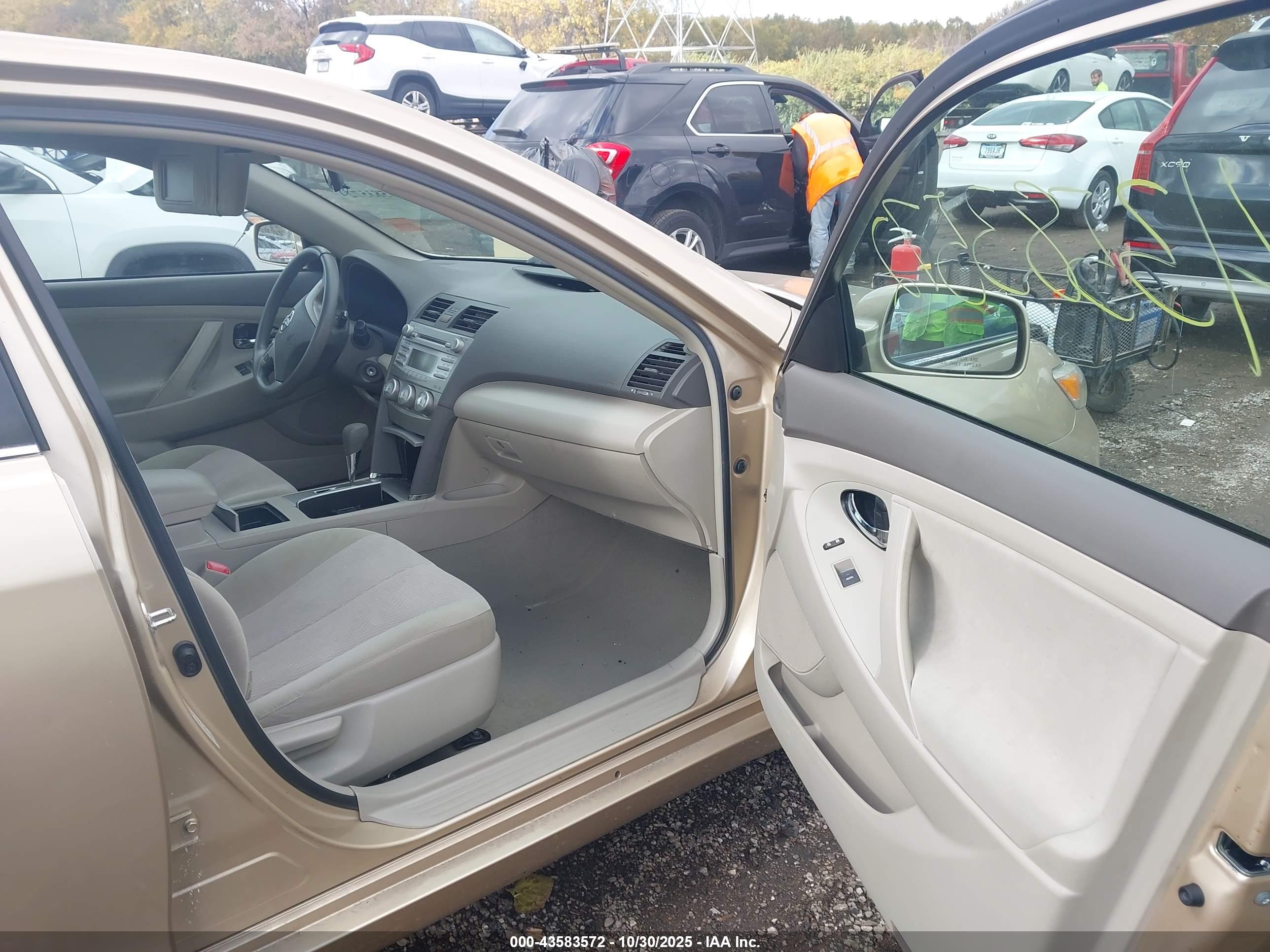TOYOTA CAMRY image 5