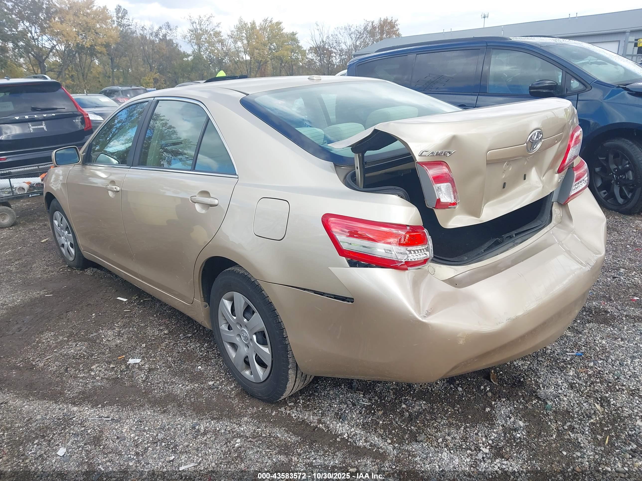 TOYOTA CAMRY image 6