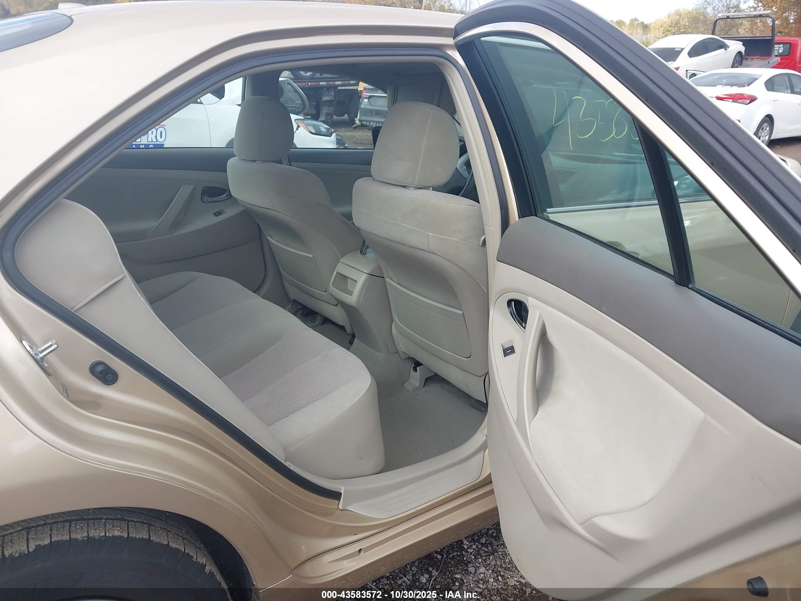 TOYOTA CAMRY image 8