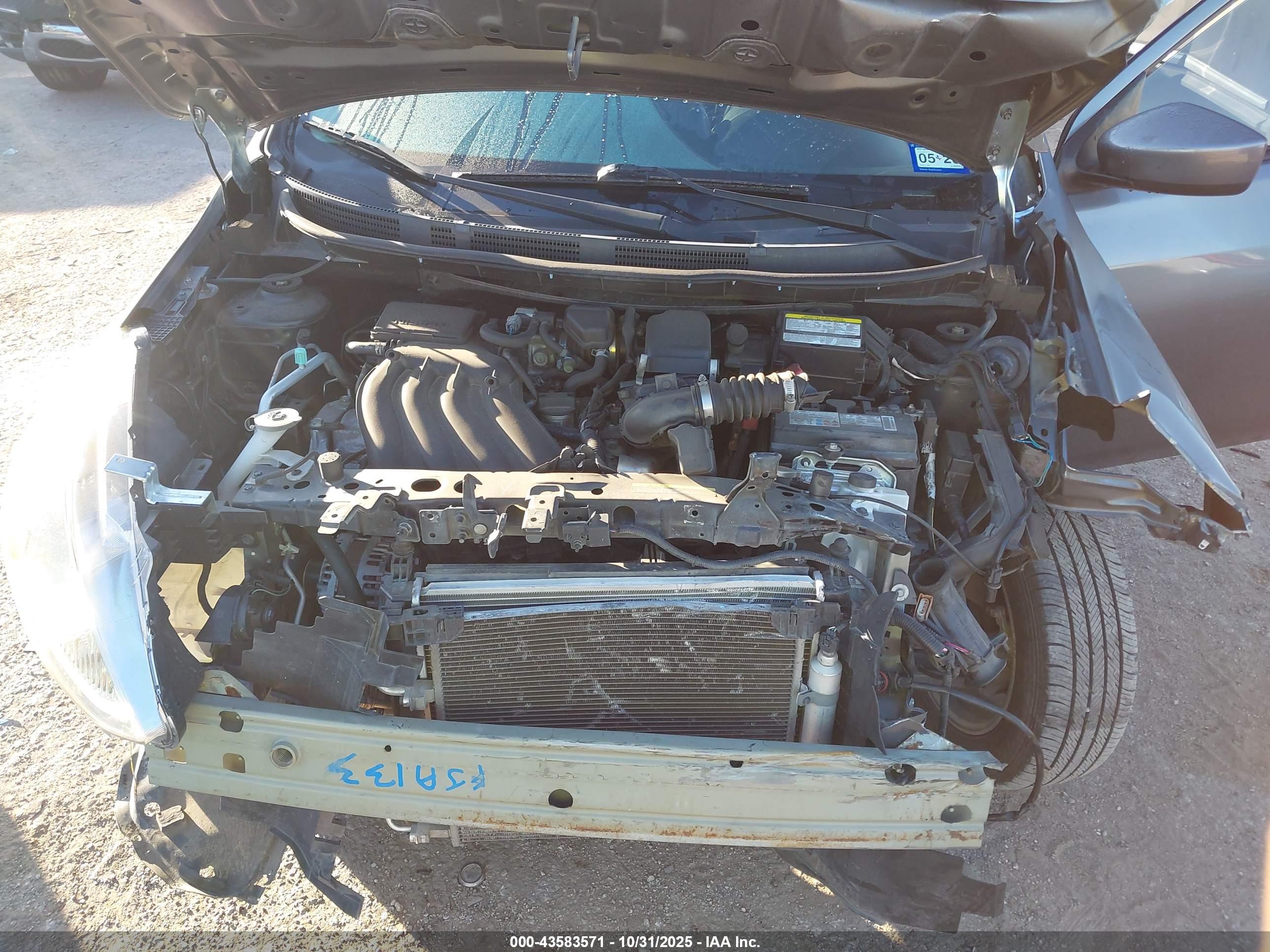 NISSAN VERSA image 10