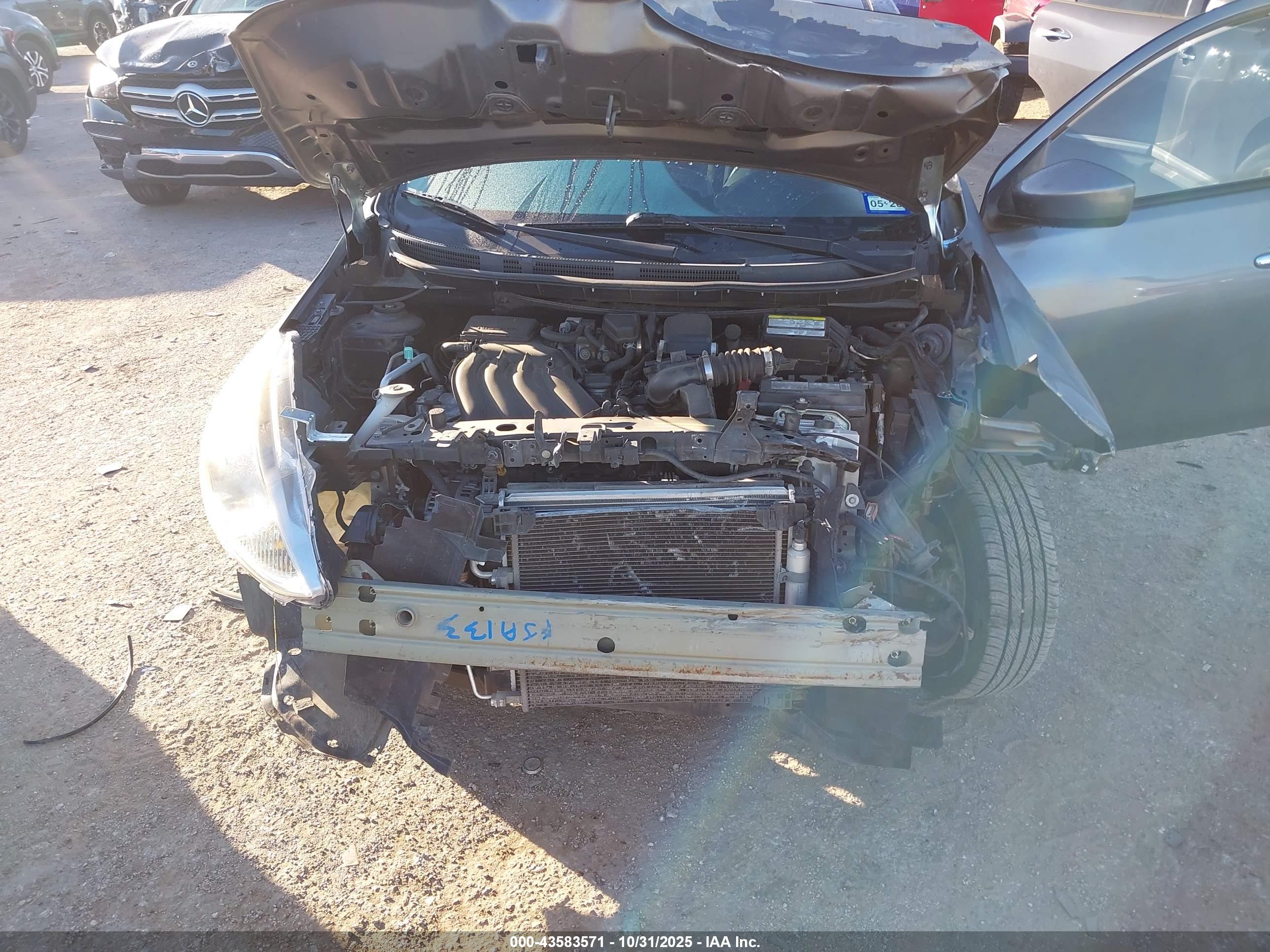 NISSAN VERSA image 6