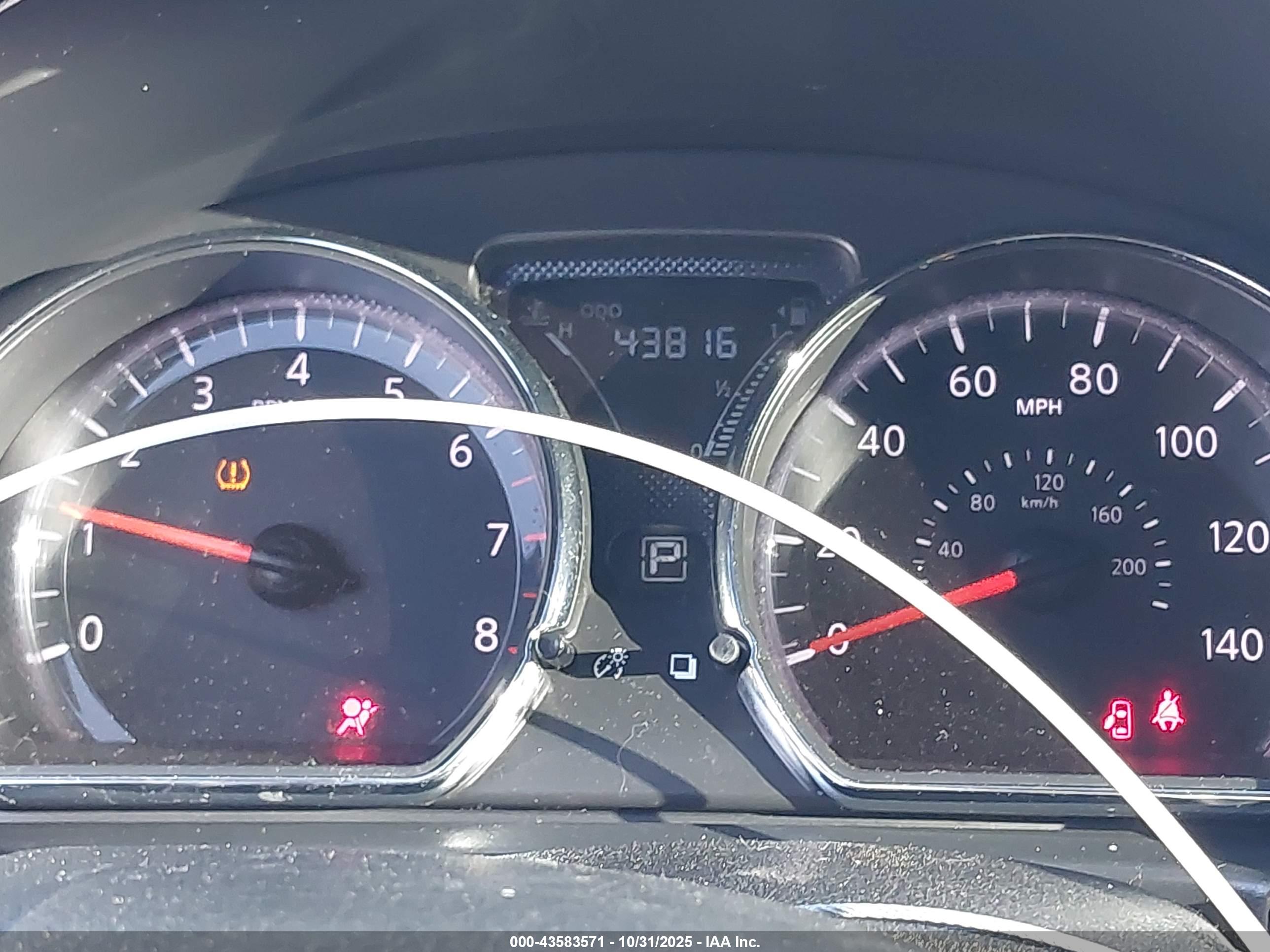 NISSAN VERSA image 7