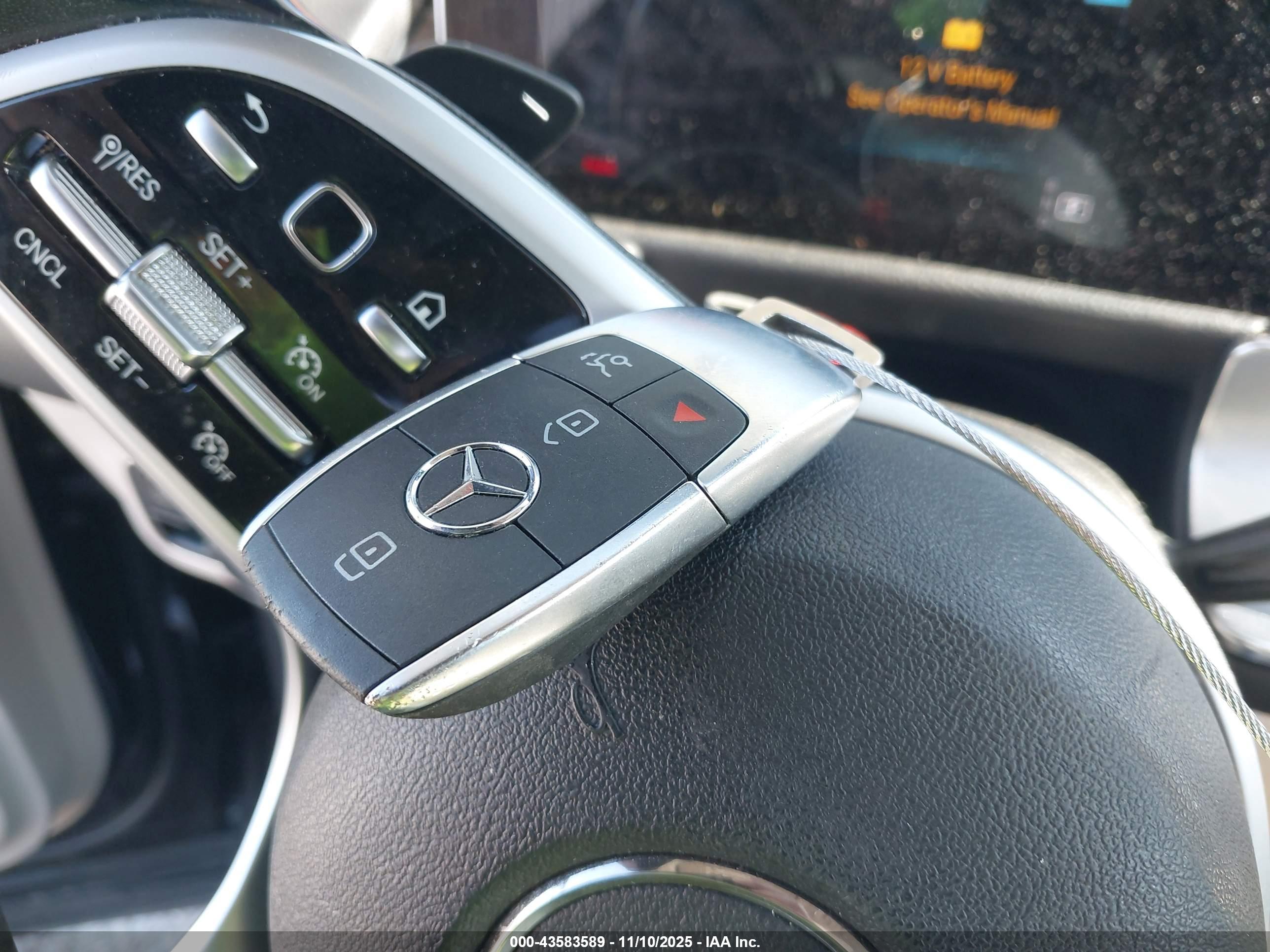 MERCEDES-BENZ GLB image 11