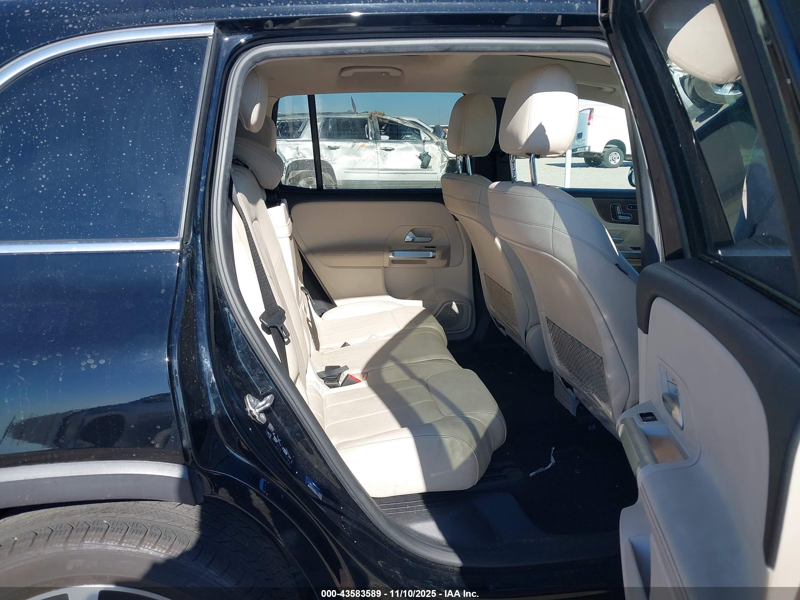 MERCEDES-BENZ GLB image 8