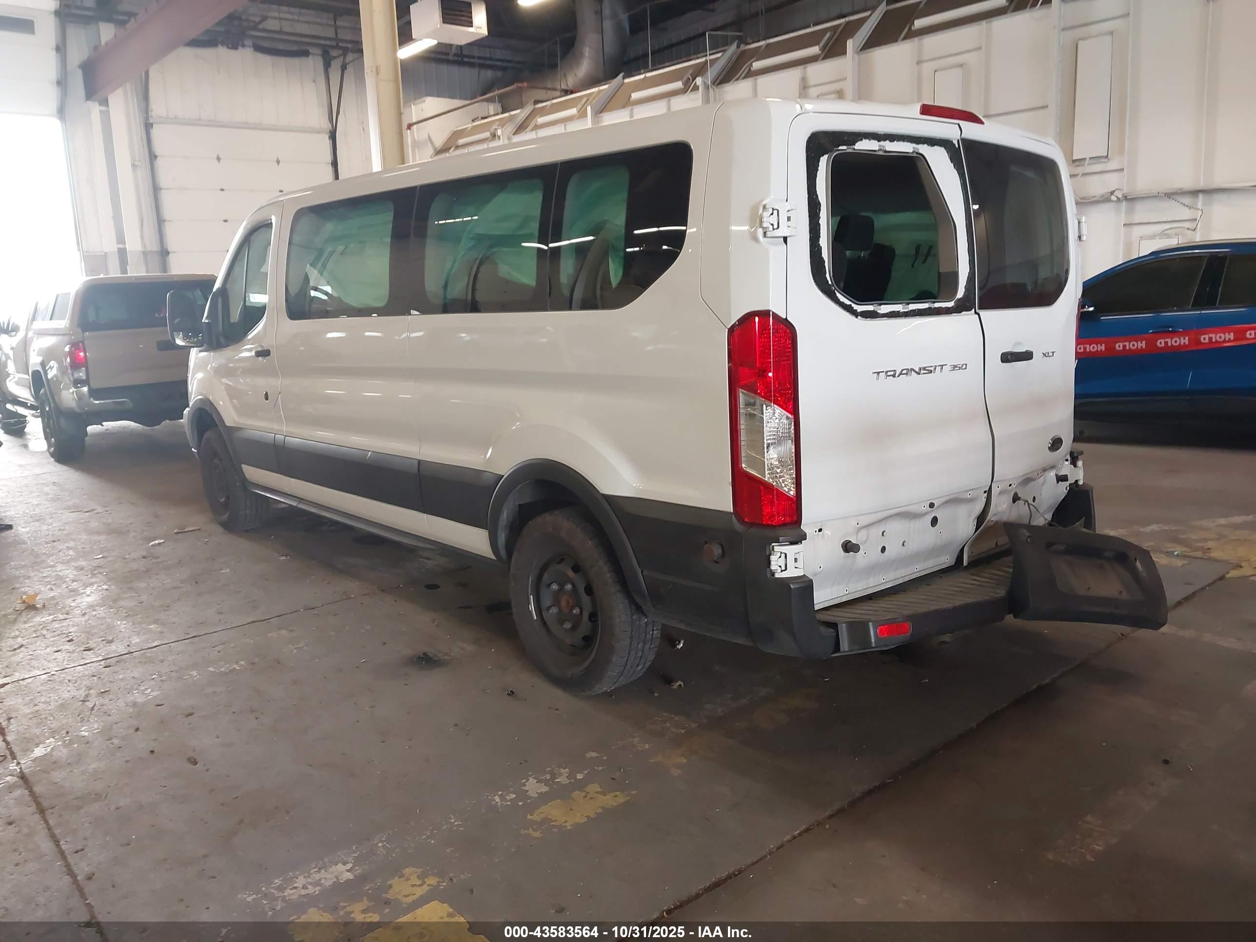 FORD TRANSIT-350 image 3