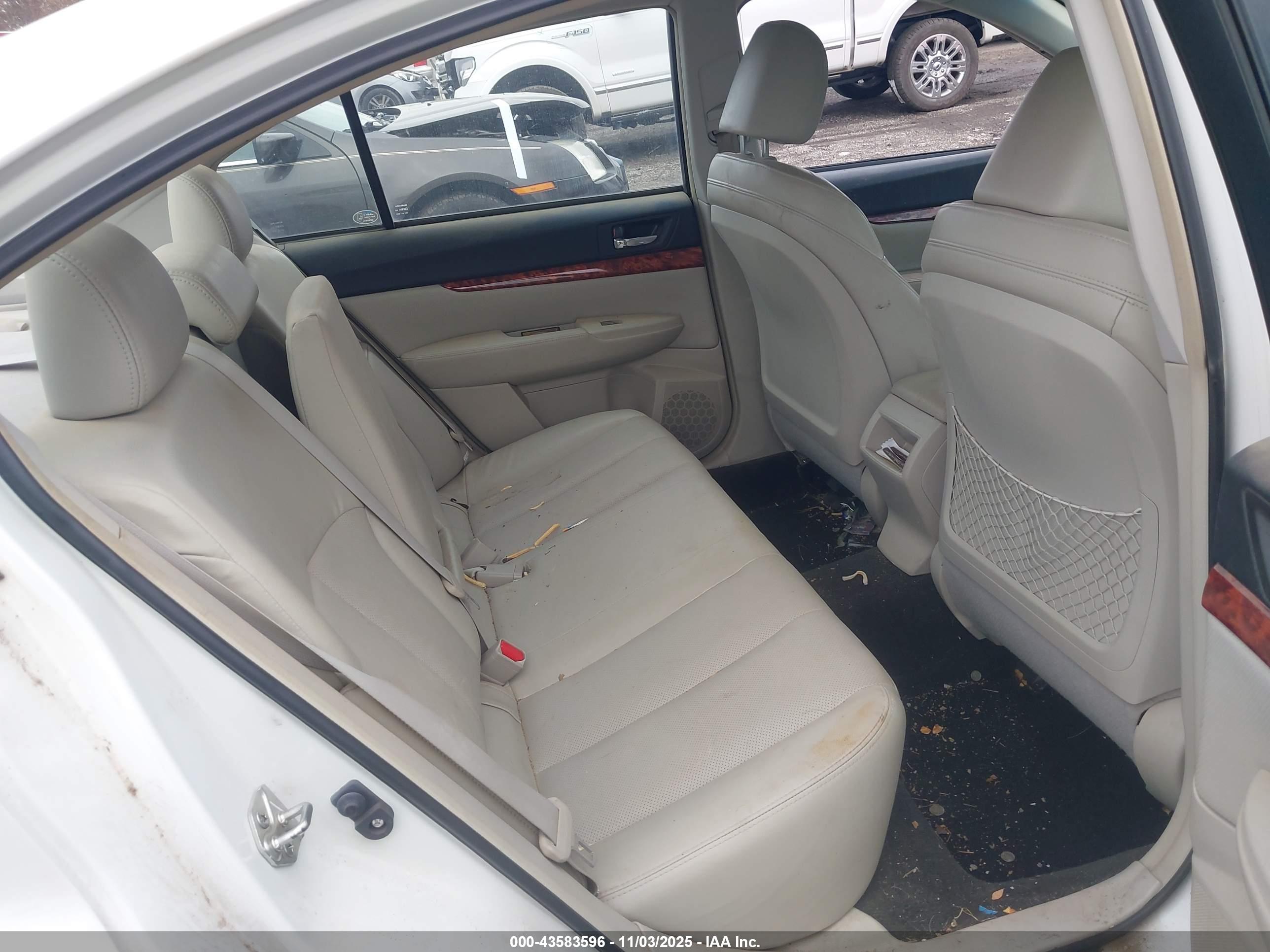 SUBARU LEGACY image 8