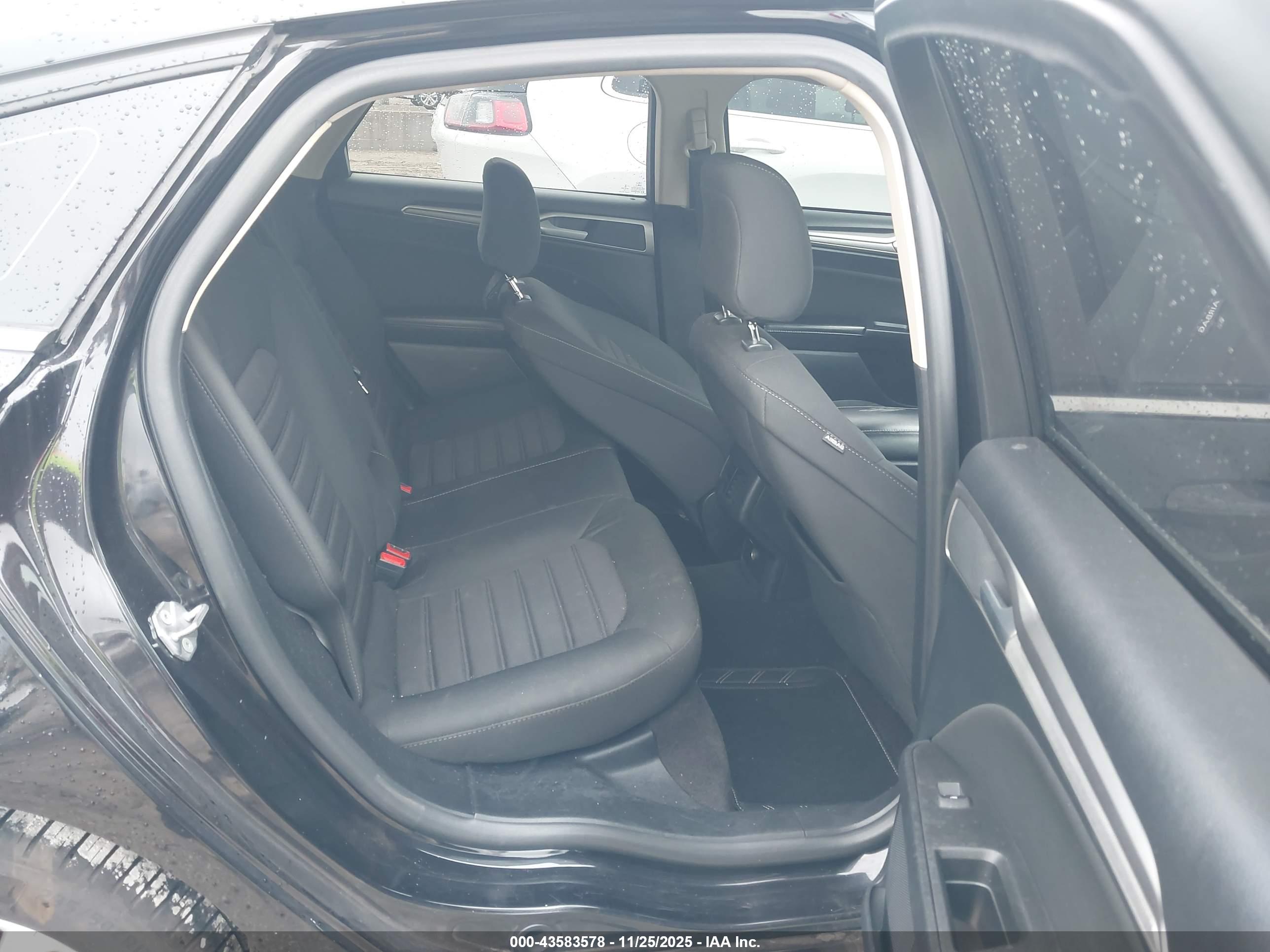 FORD FUSION image 8