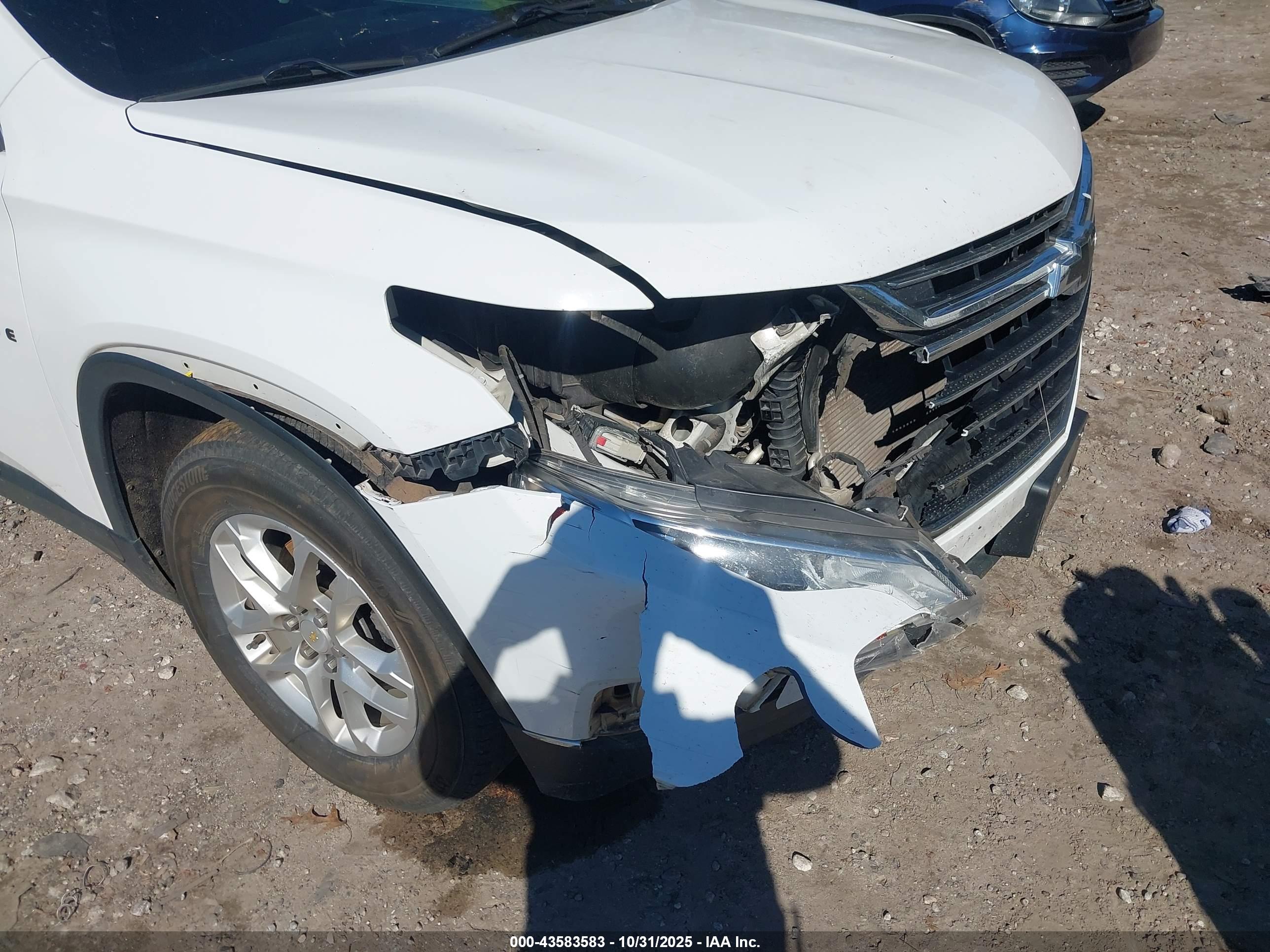 CHEVROLET TRAVERSE image 6