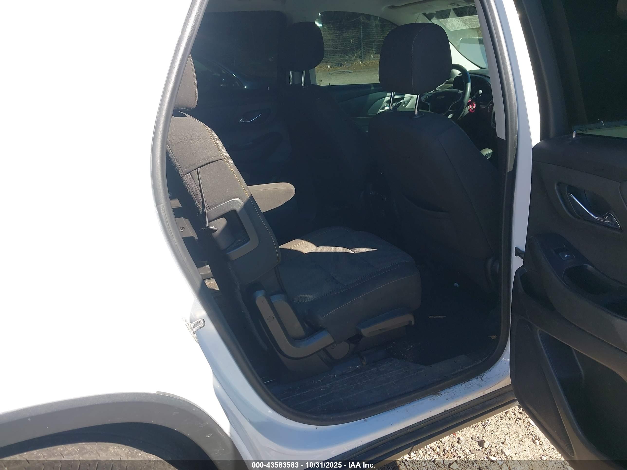 CHEVROLET TRAVERSE image 8