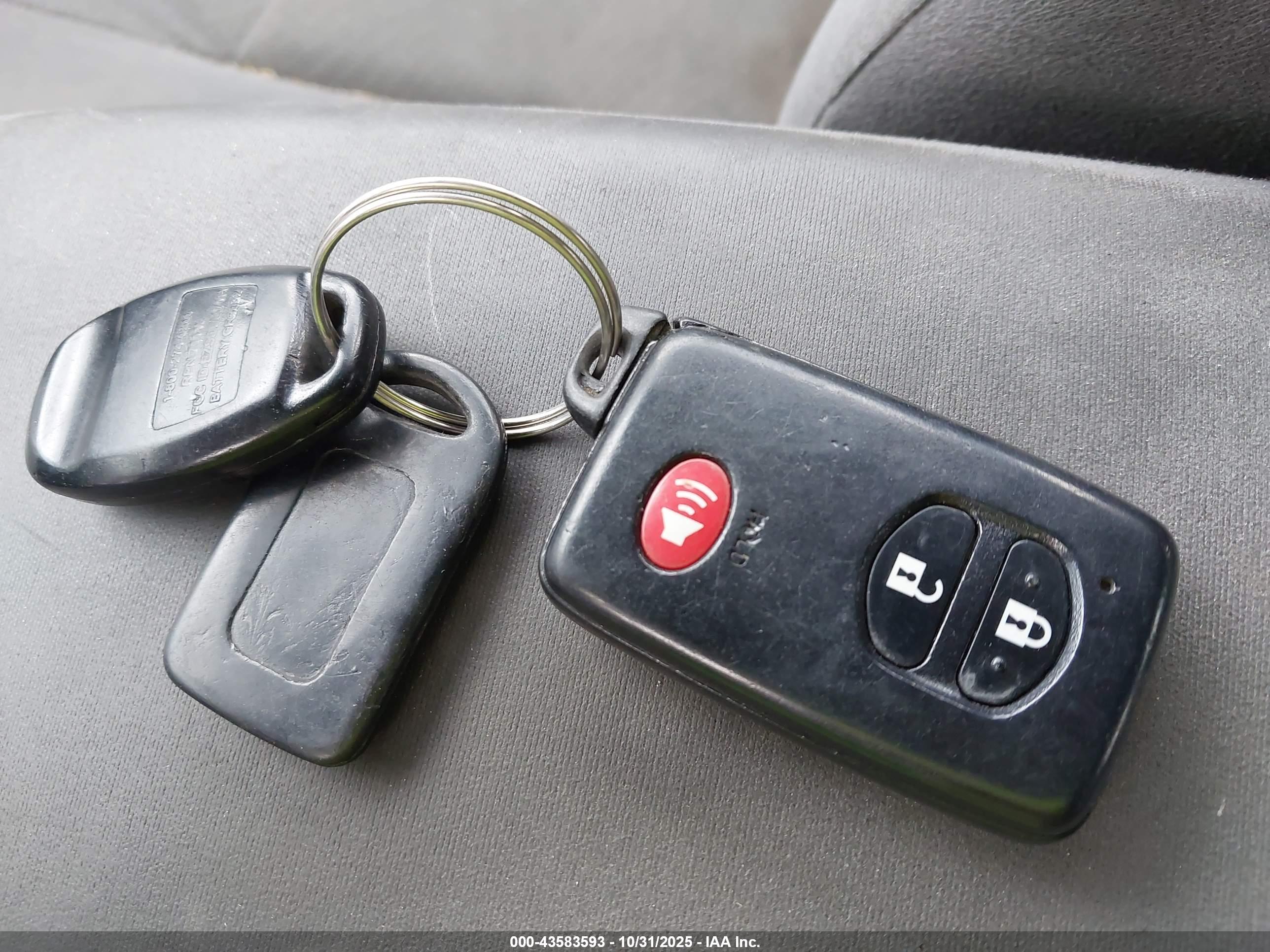 TOYOTA PRIUS image 11