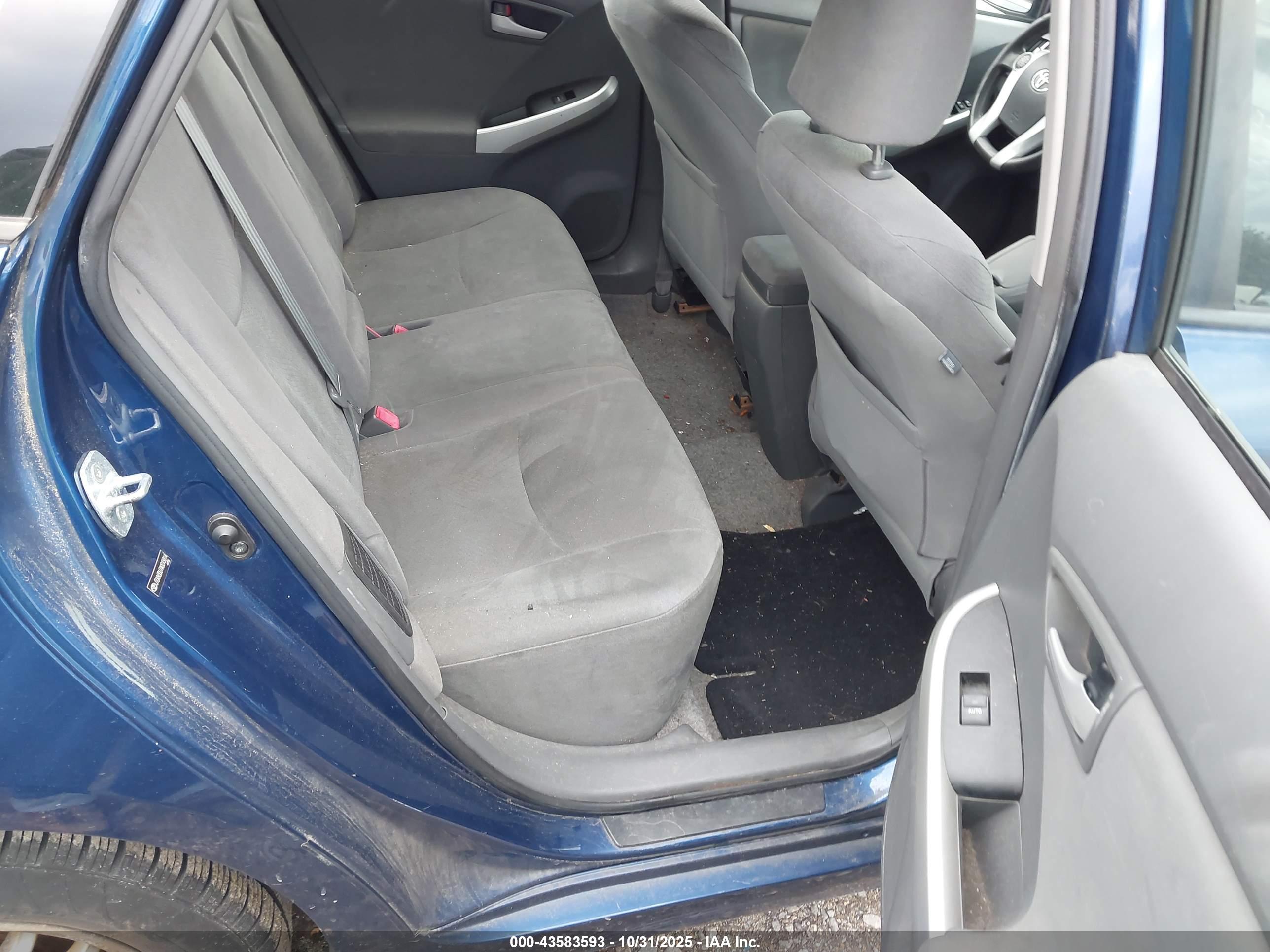 TOYOTA PRIUS image 8