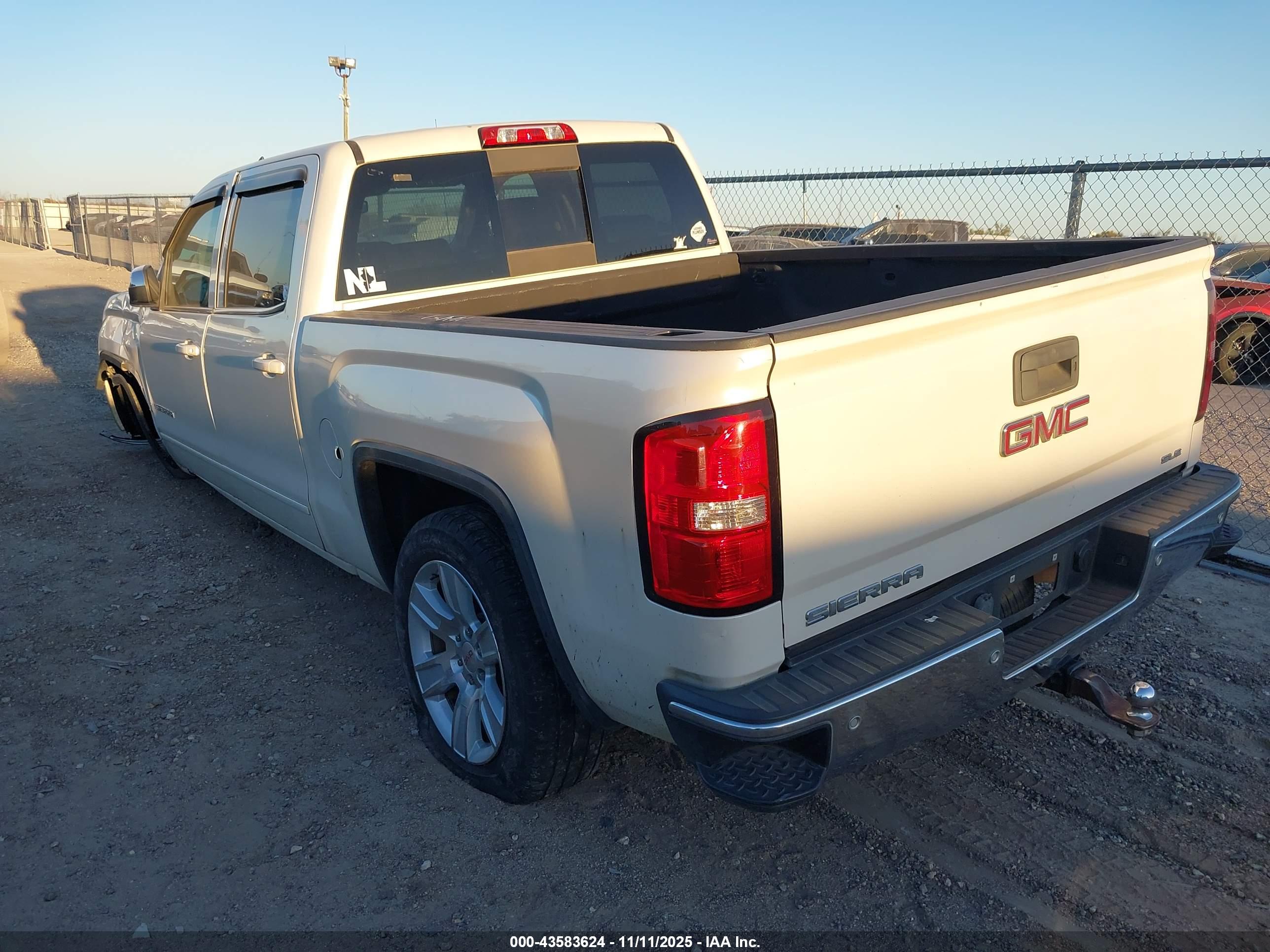 GMC SIERRA image 3