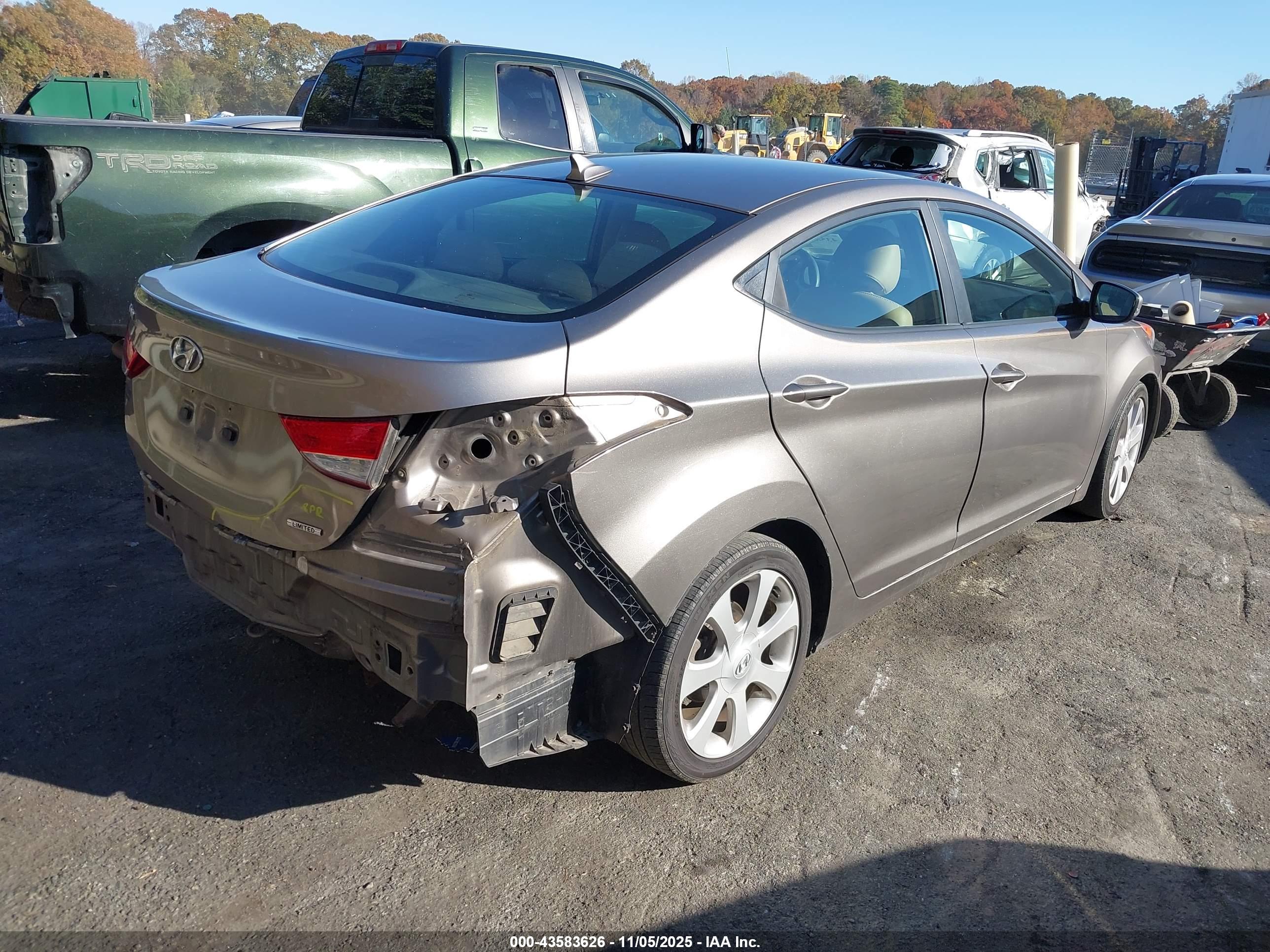 HYUNDAI ELANTRA image 4