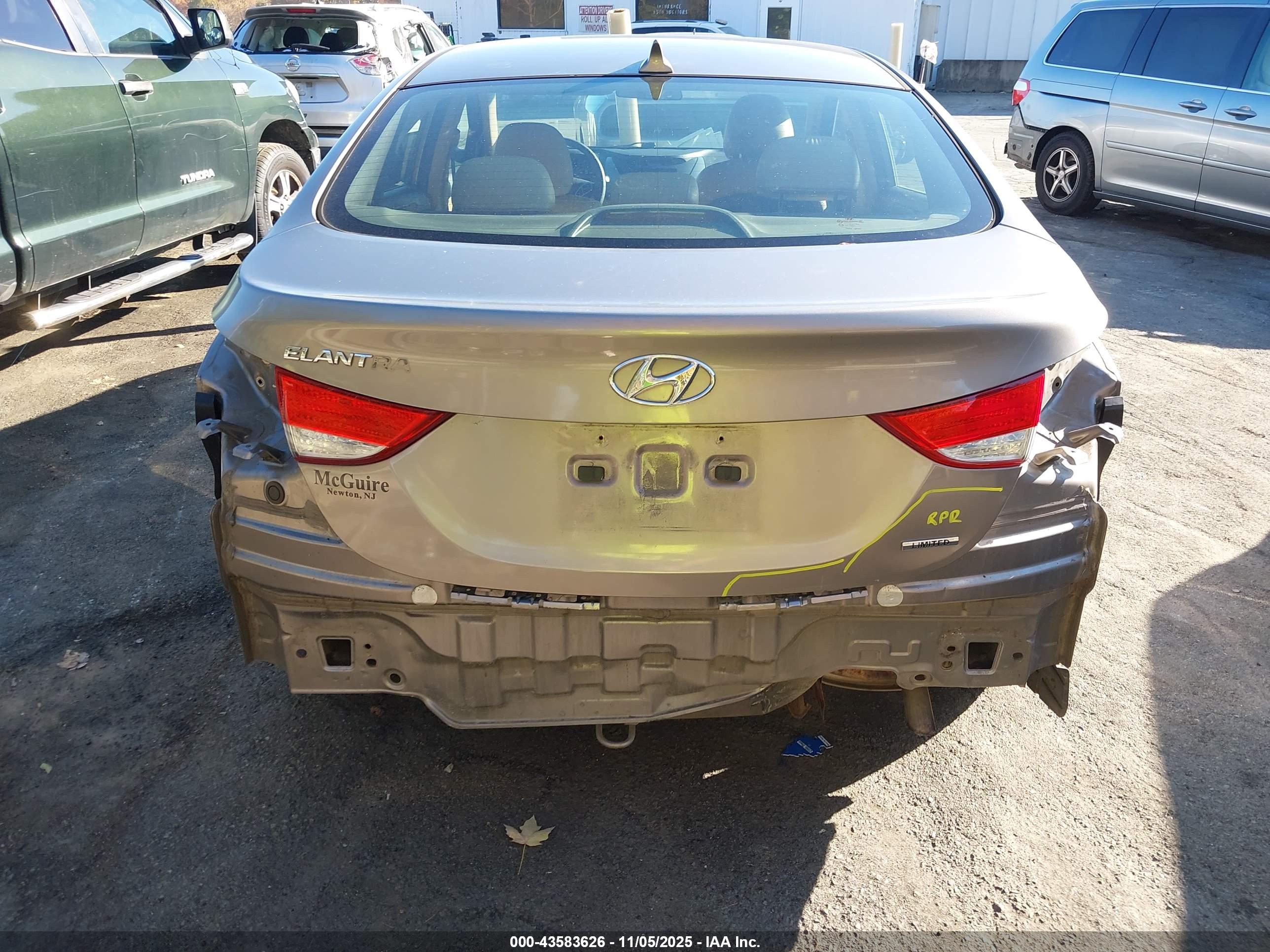 HYUNDAI ELANTRA image 6