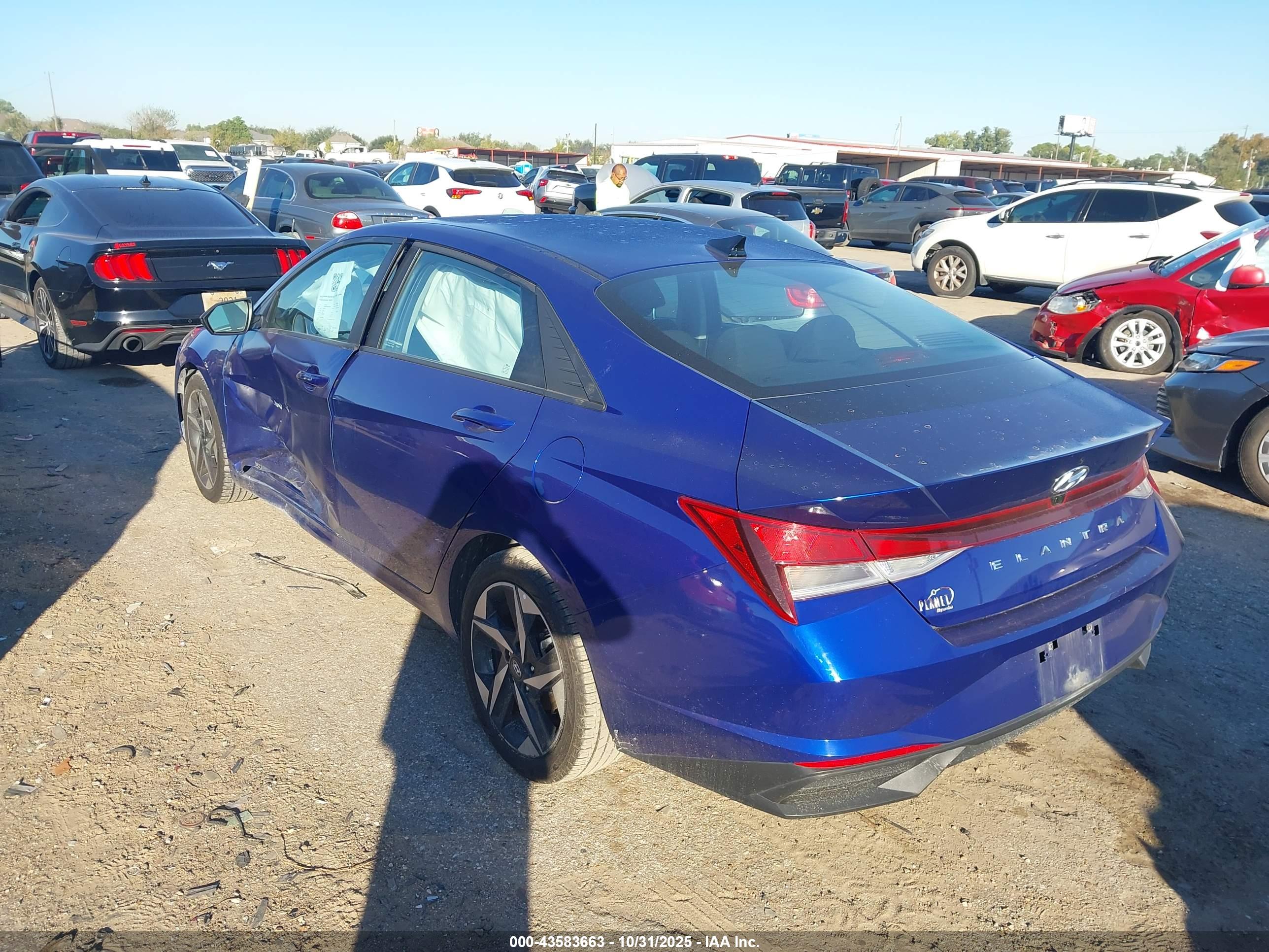 HYUNDAI ELANTRA image 3