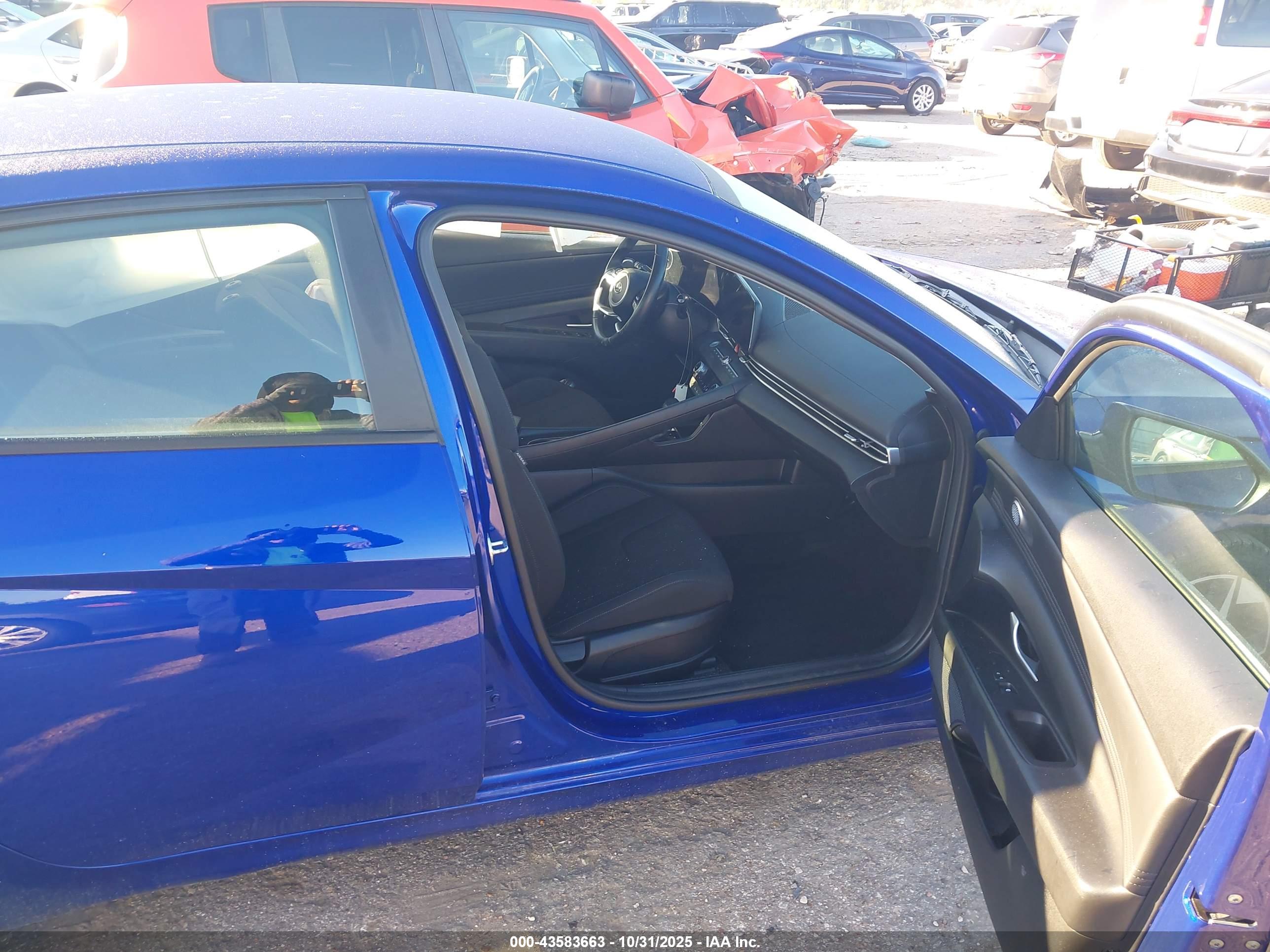 HYUNDAI ELANTRA image 5