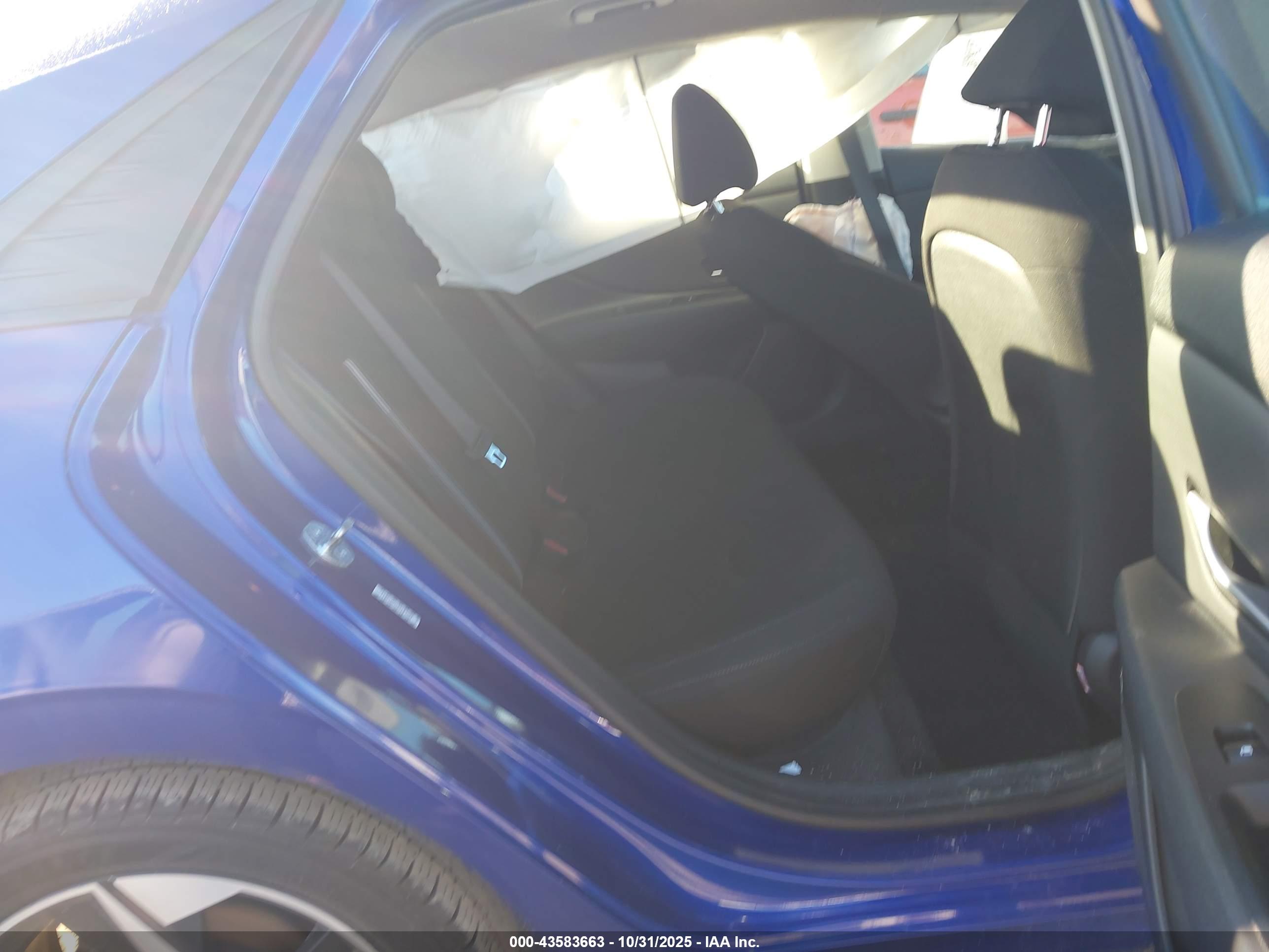HYUNDAI ELANTRA image 8