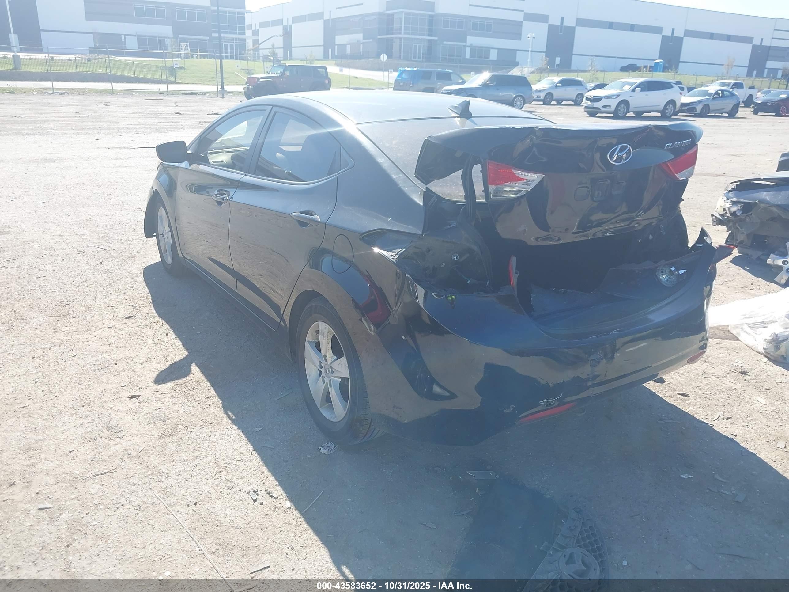 HYUNDAI ELANTRA image 3