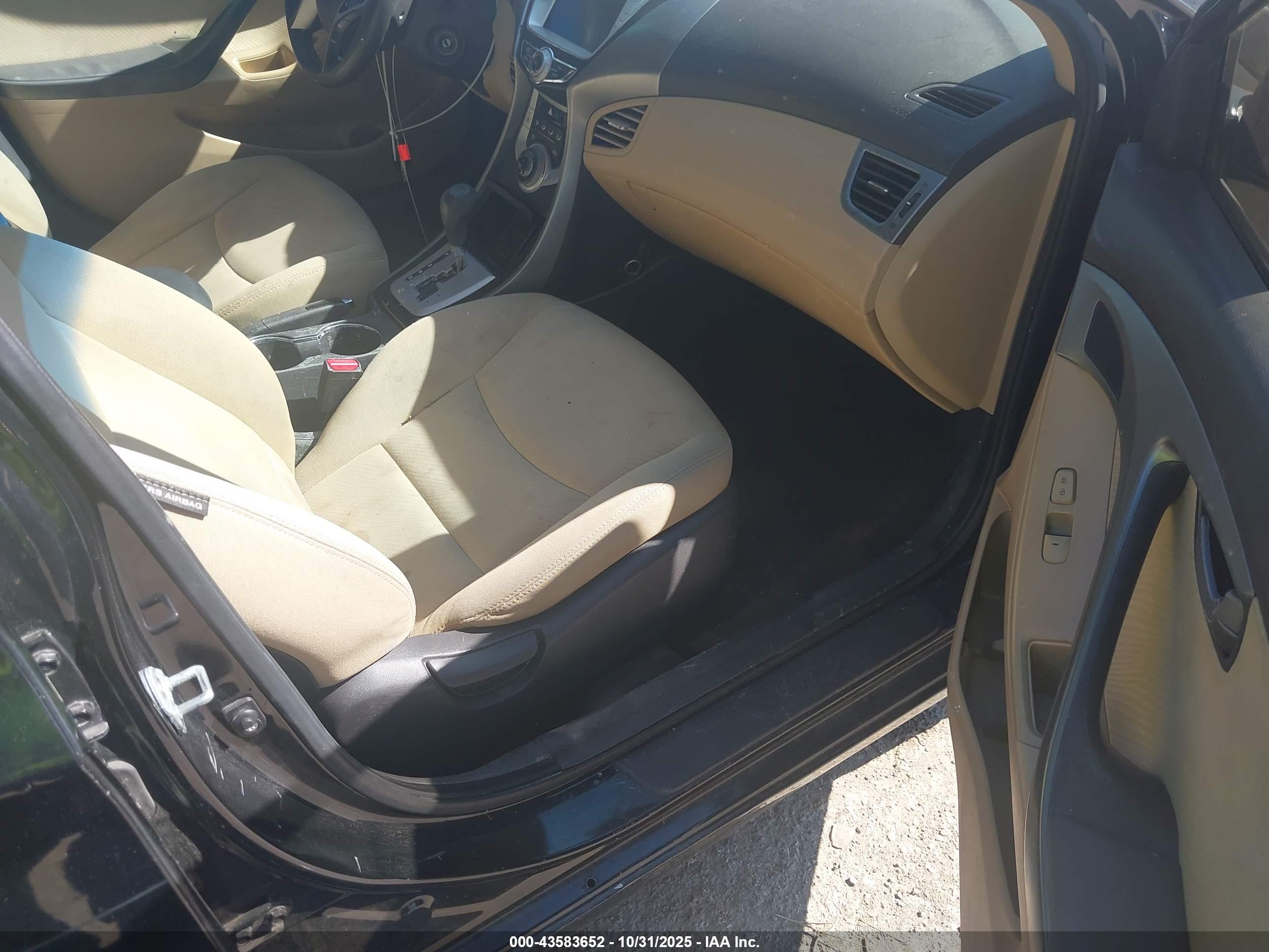 HYUNDAI ELANTRA image 5