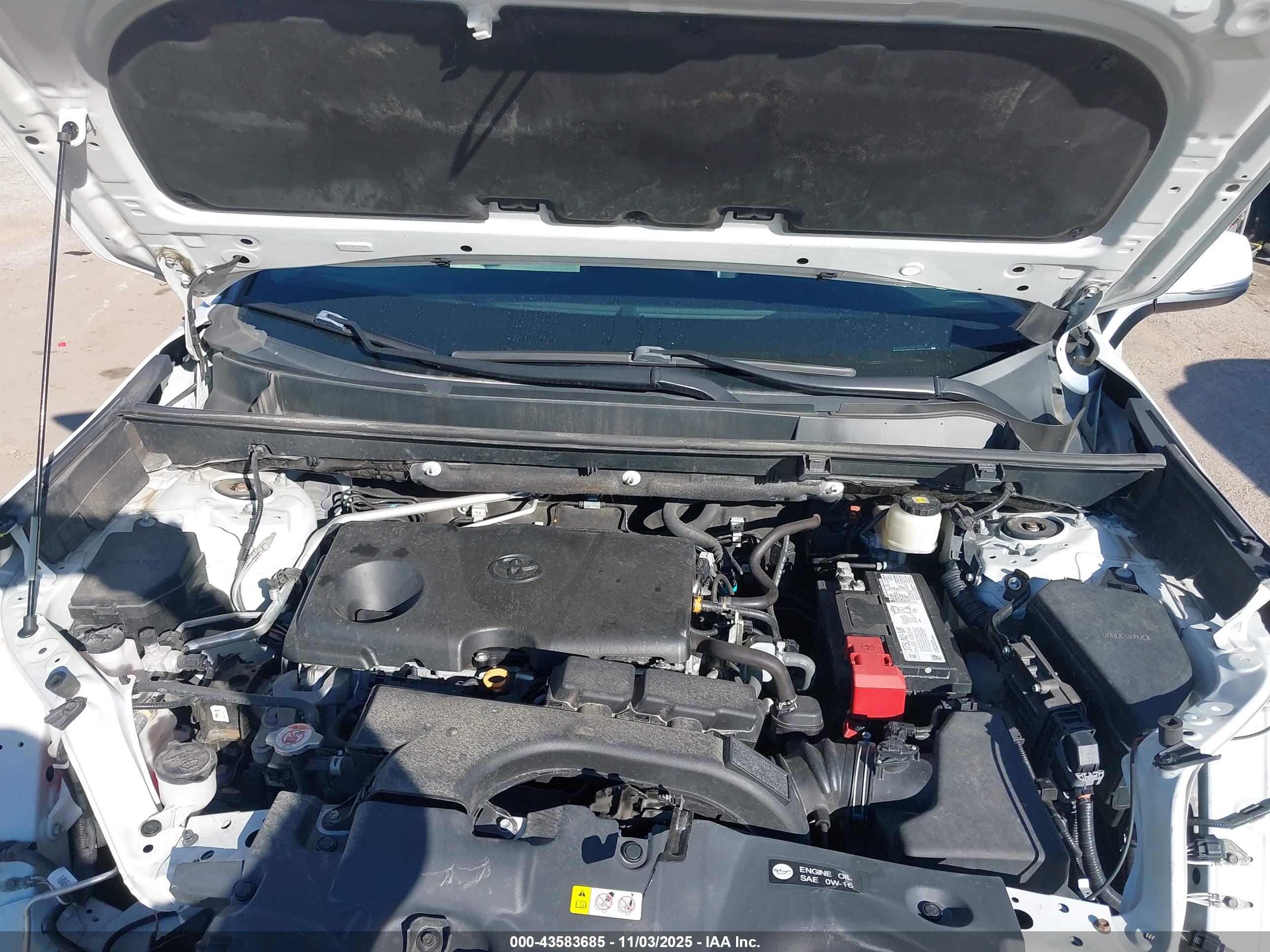TOYOTA RAV4 image 10