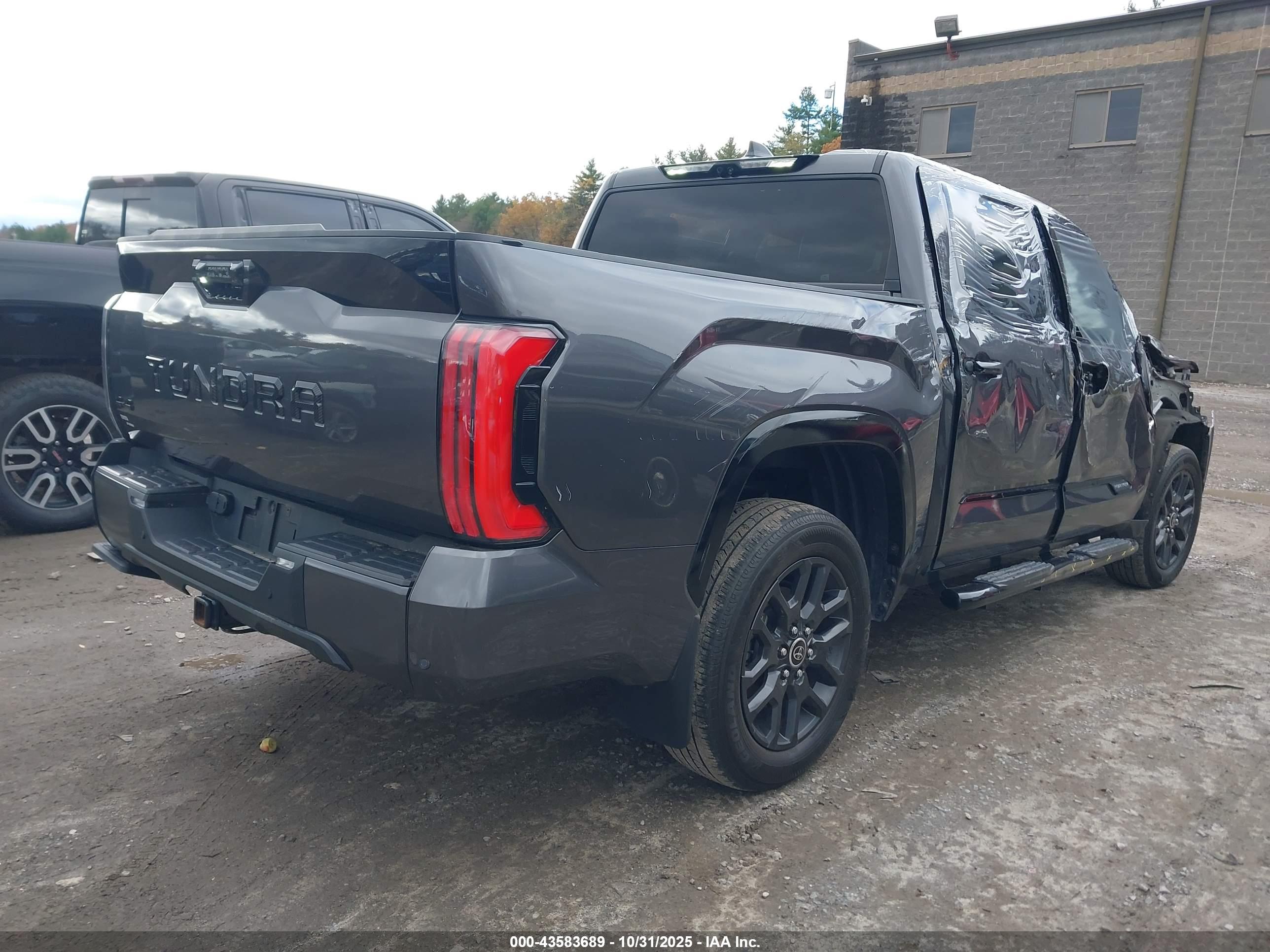 TOYOTA TUNDRA image 4