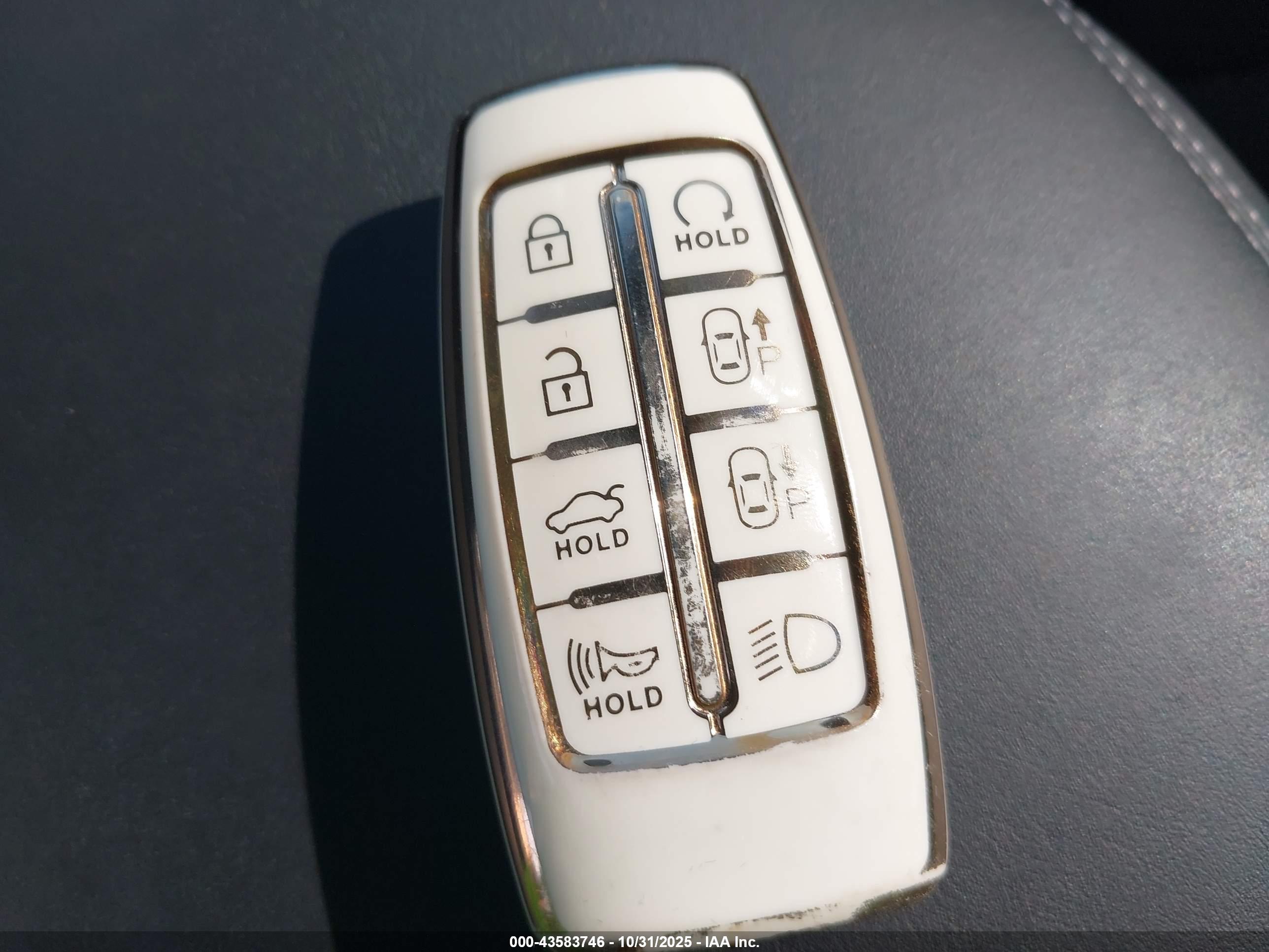 GENESIS GV70 image 11