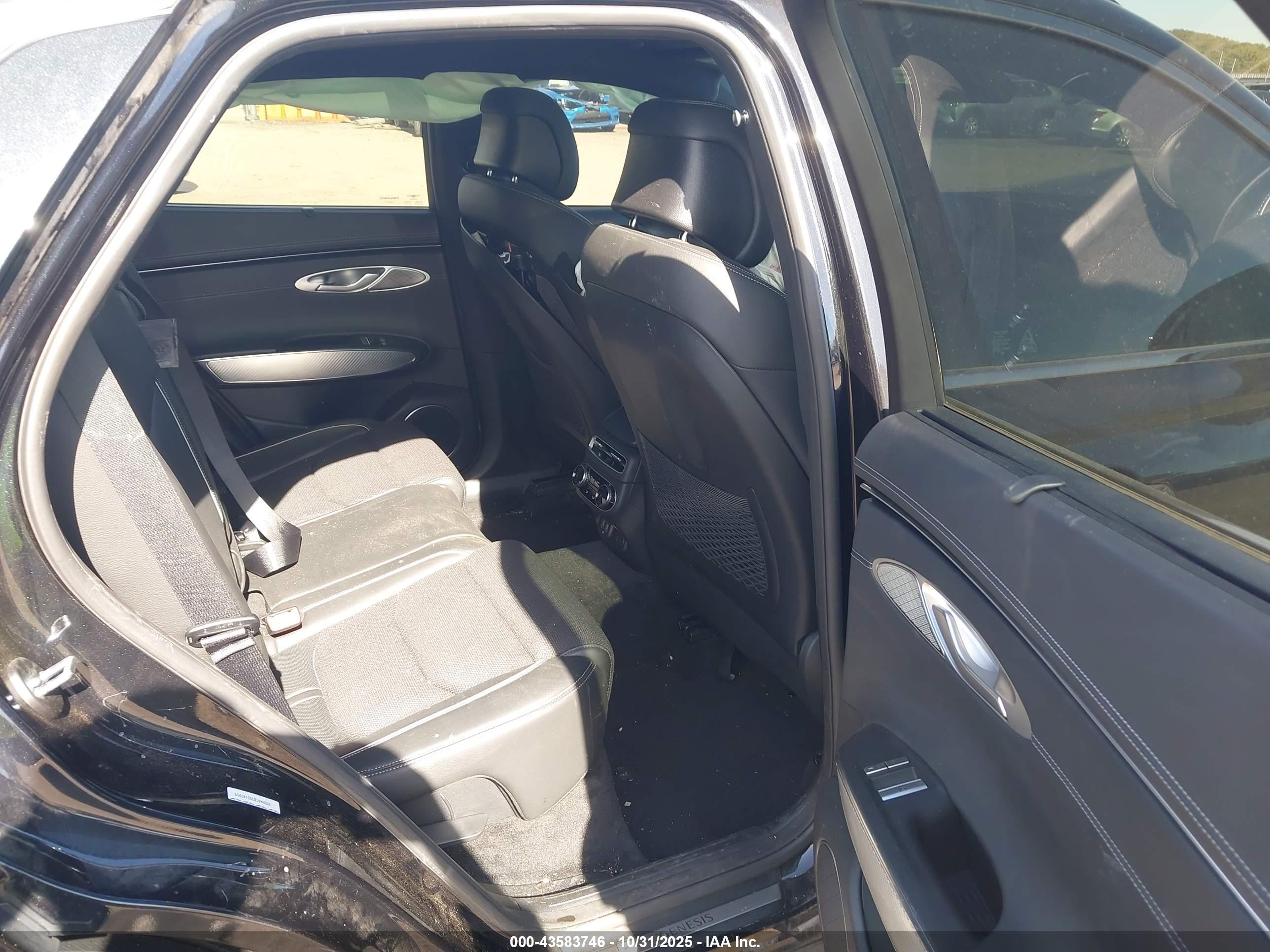 GENESIS GV70 image 8