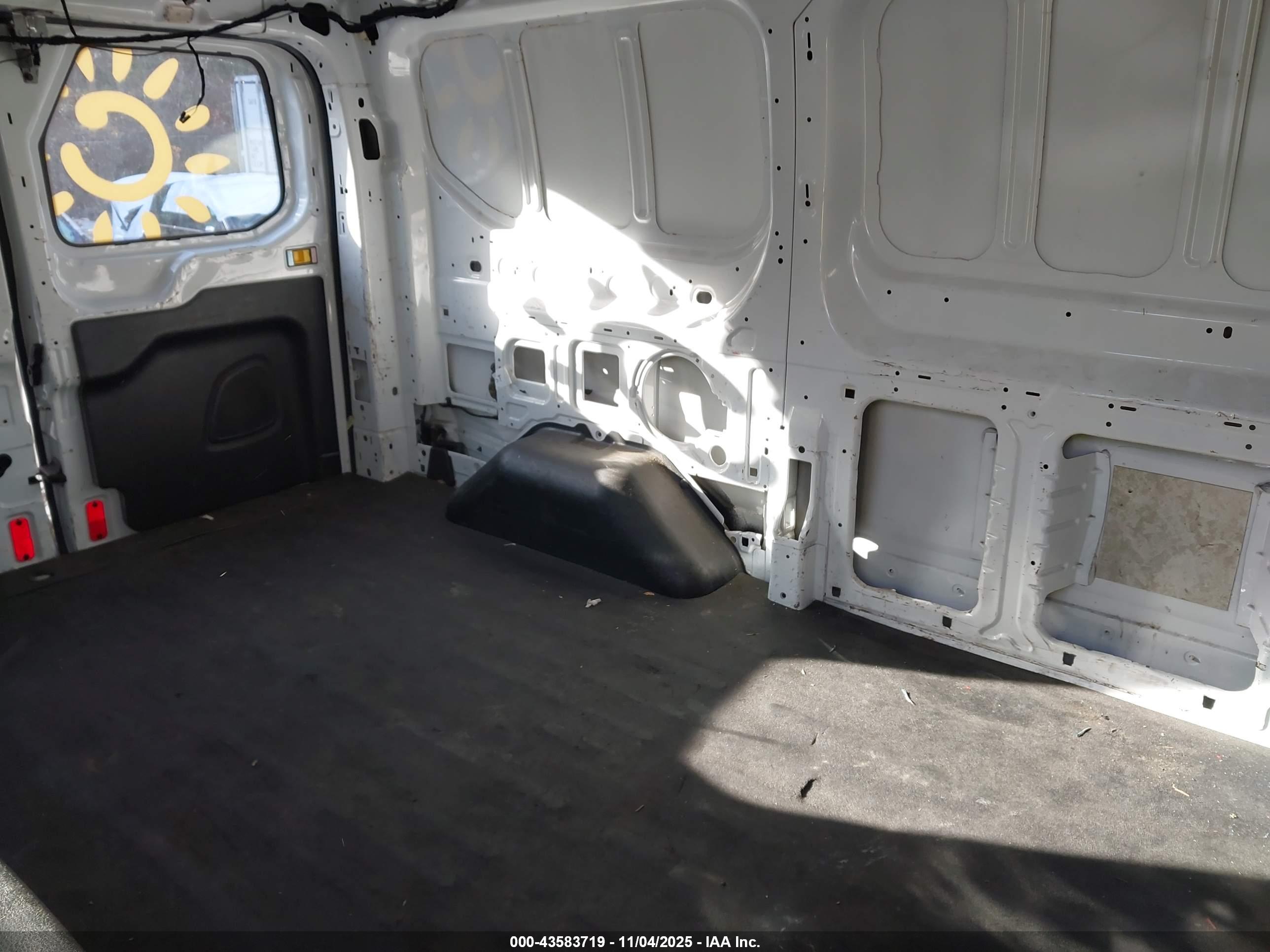 FORD TRANSIT-150 image 8