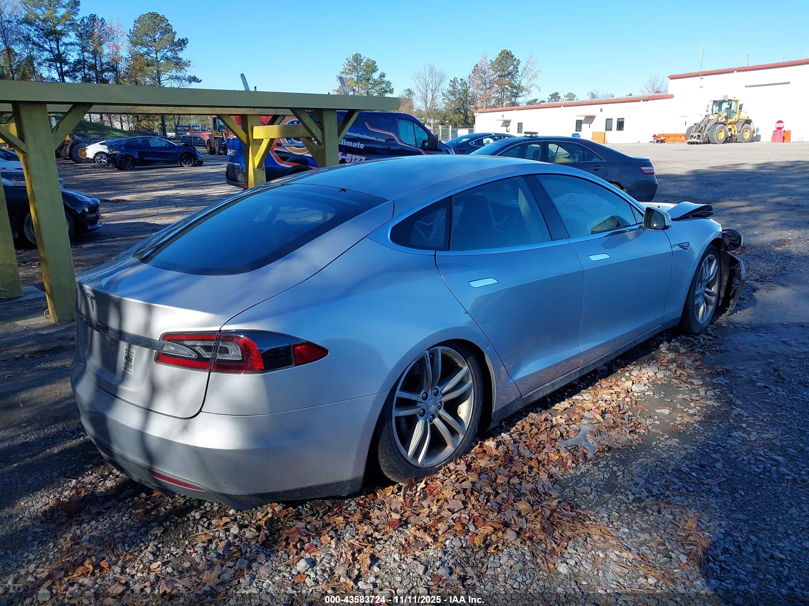 TESLA MODEL image 4