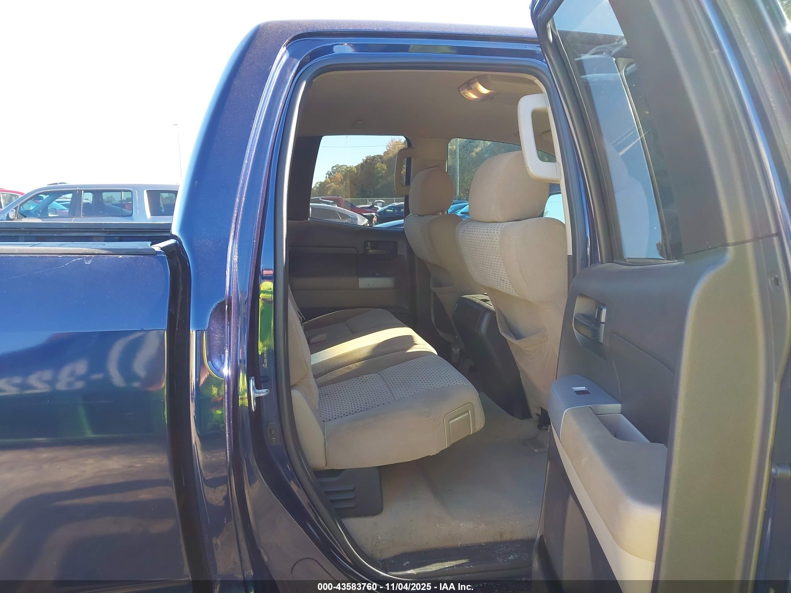 TOYOTA TUNDRA image 8