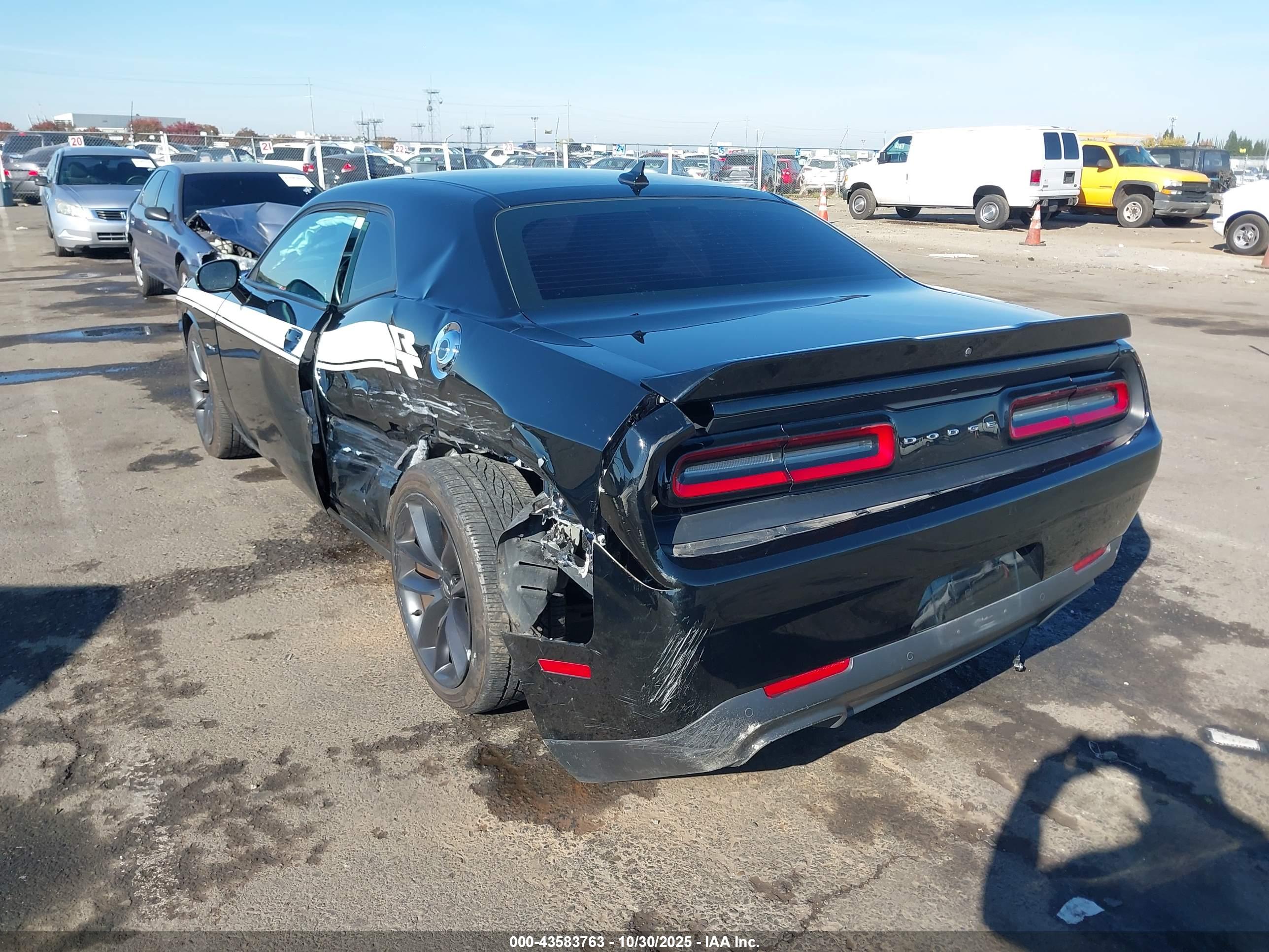 DODGE CHALLENGER image 3