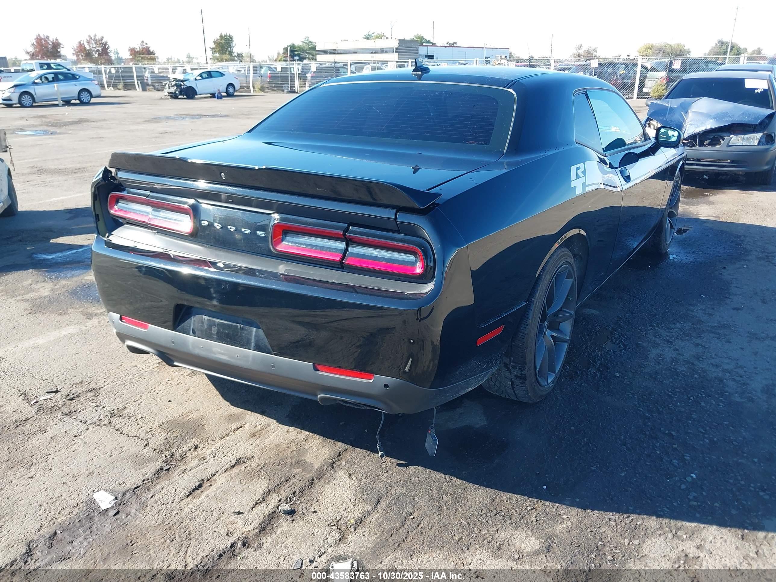 DODGE CHALLENGER image 4