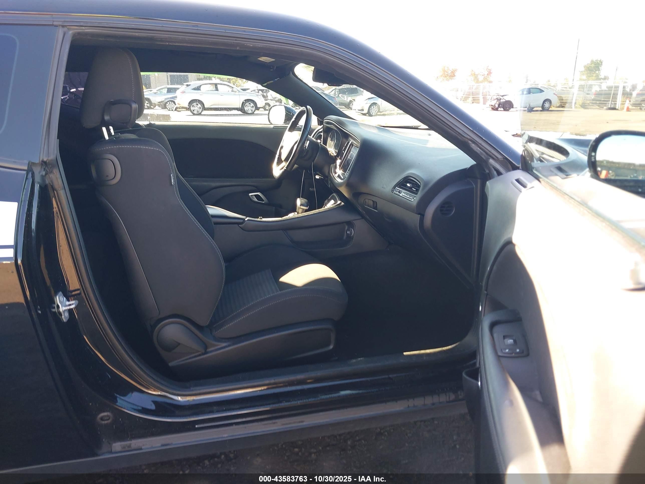 DODGE CHALLENGER image 5