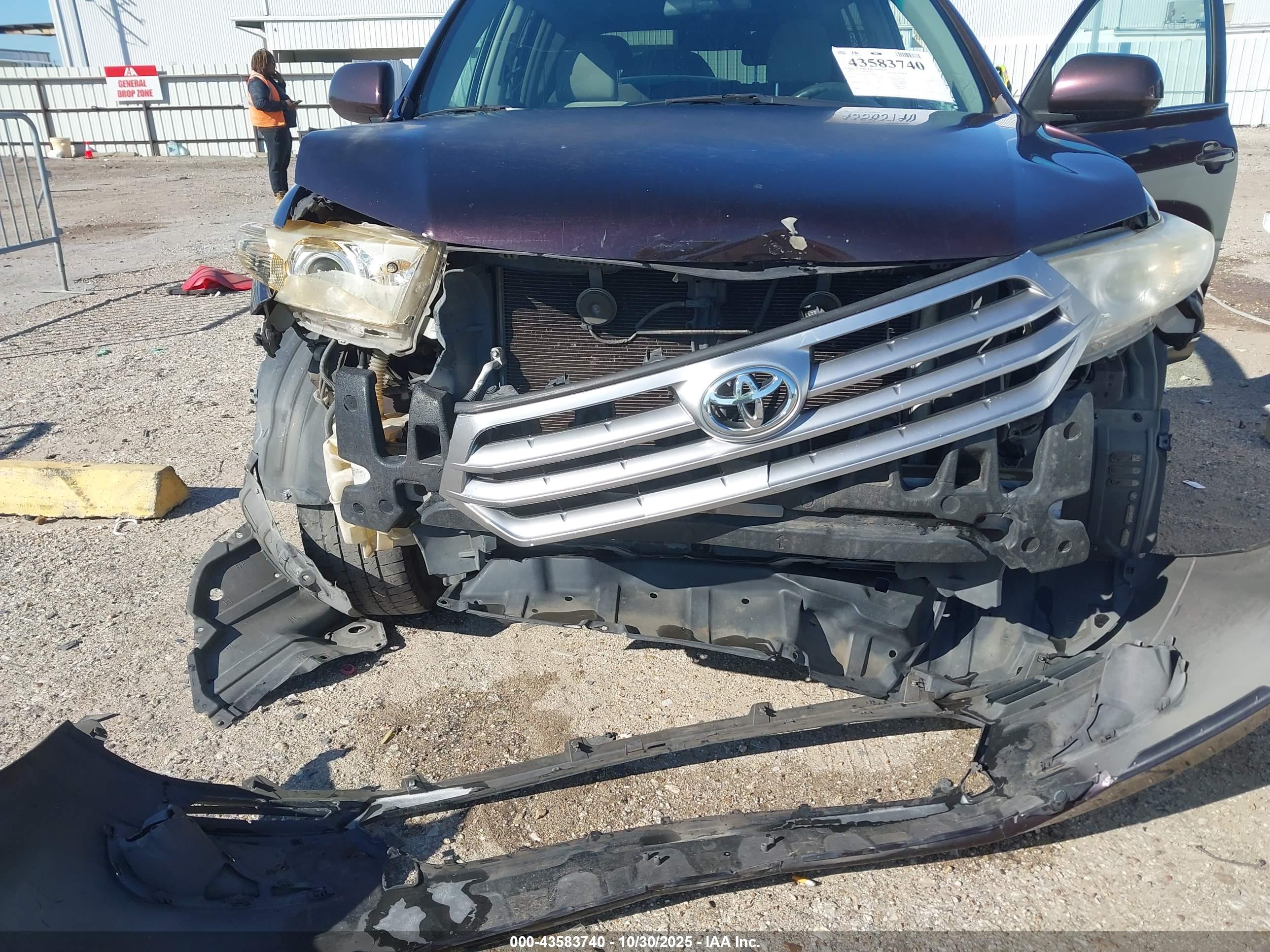 TOYOTA HIGHLANDER image 6