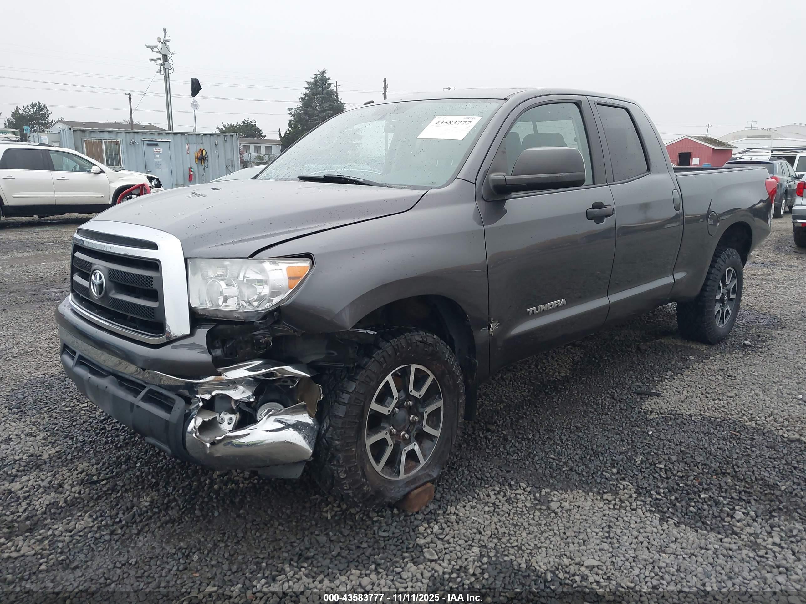 TOYOTA TUNDRA image 2