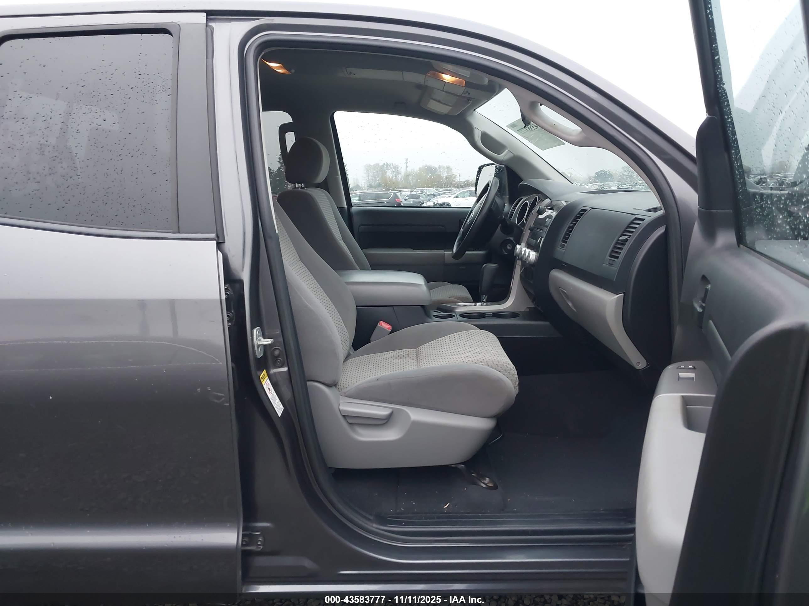 TOYOTA TUNDRA image 5