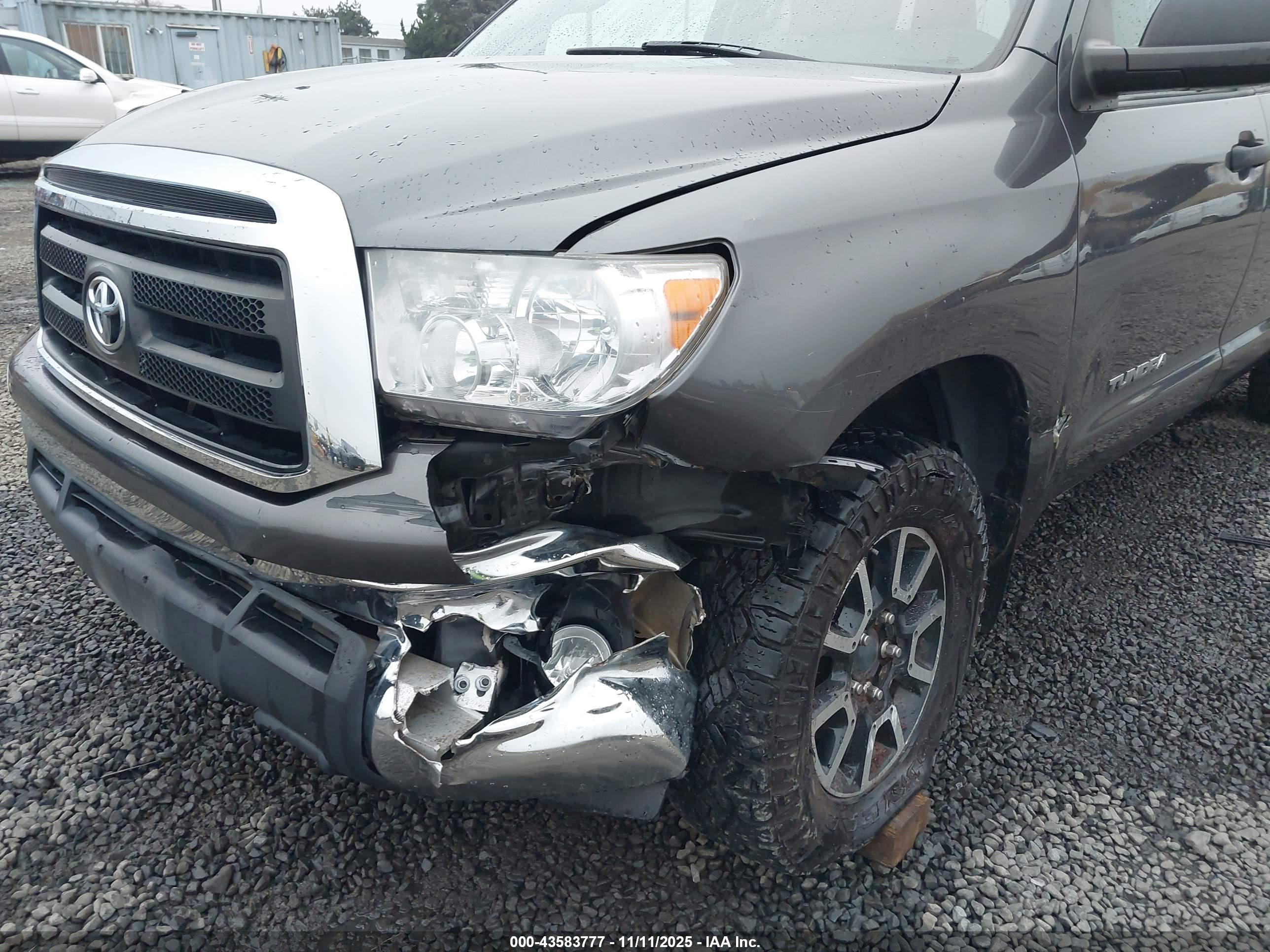 TOYOTA TUNDRA image 6