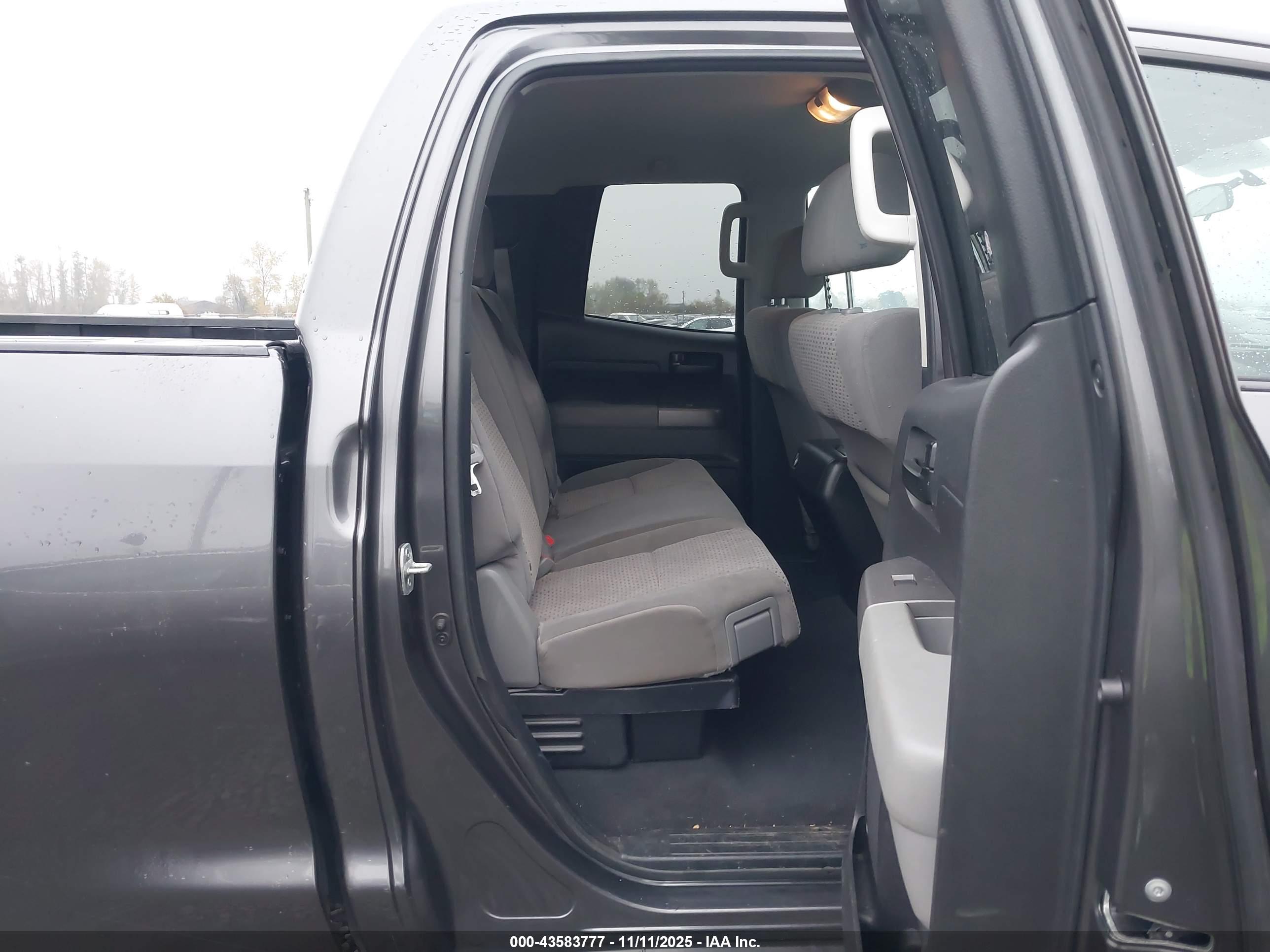 TOYOTA TUNDRA image 8