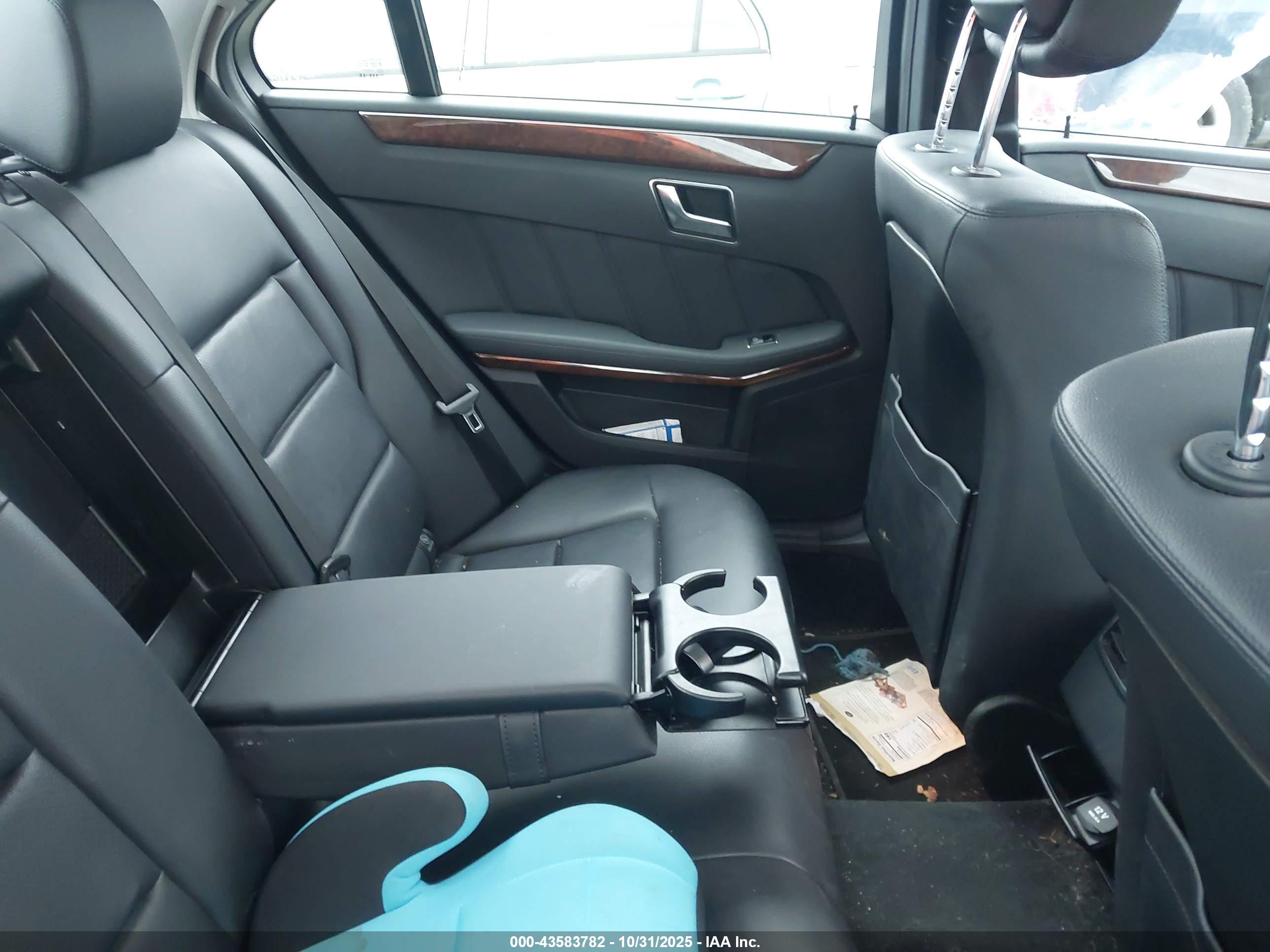 MERCEDES-BENZ E image 8