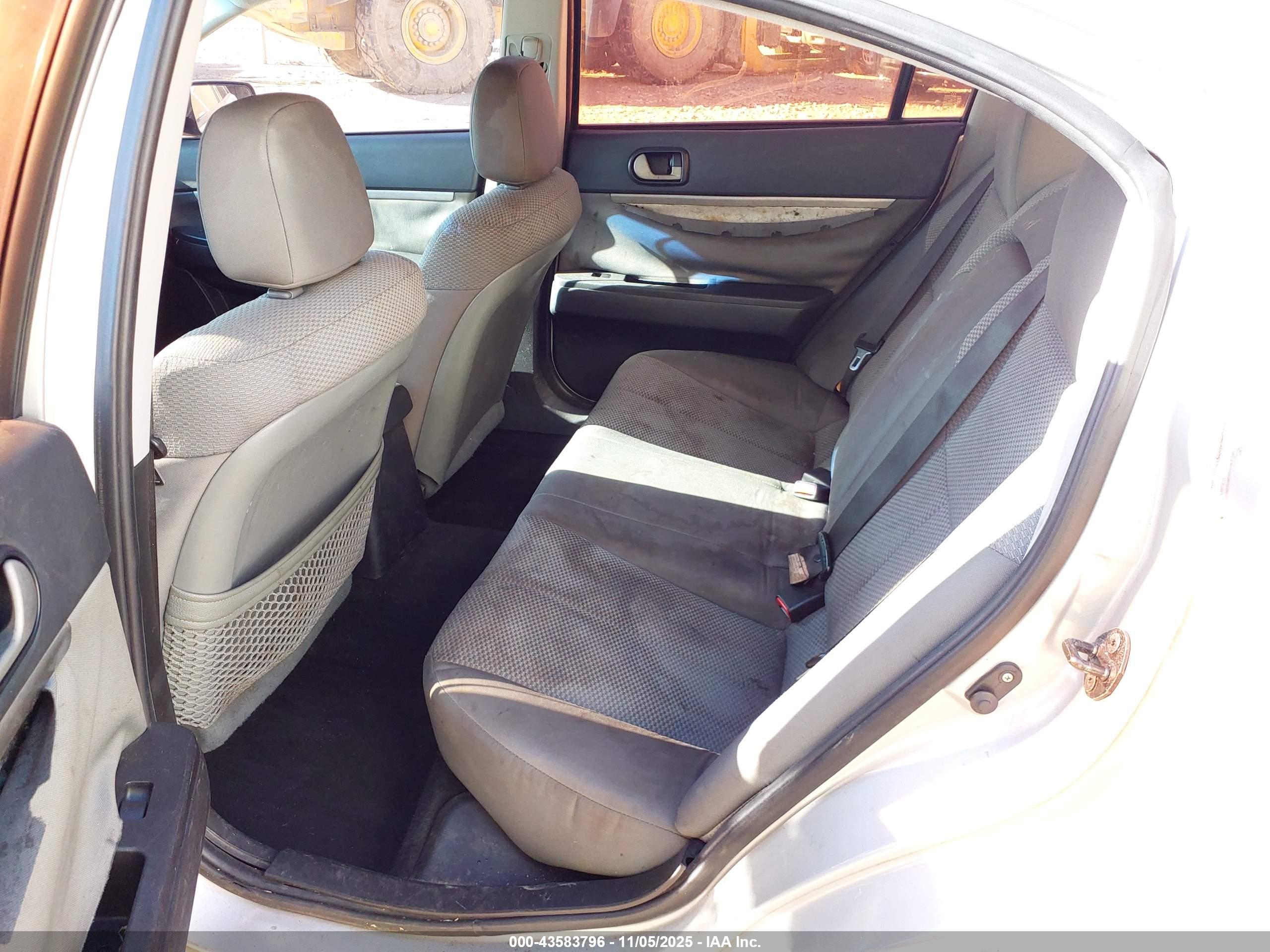 MITSUBISHI GALANT image 8