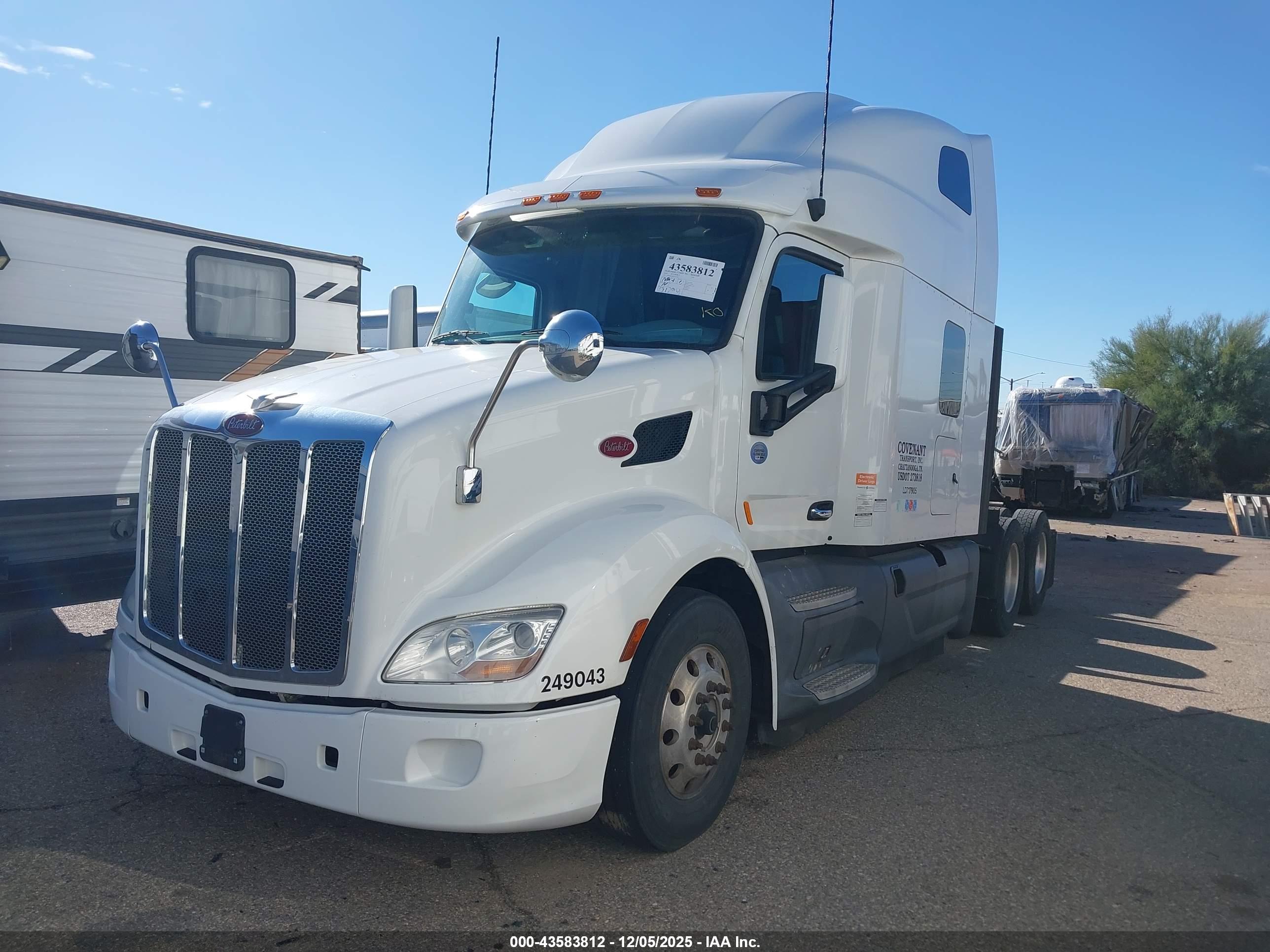 PETERBILT 579 image 2