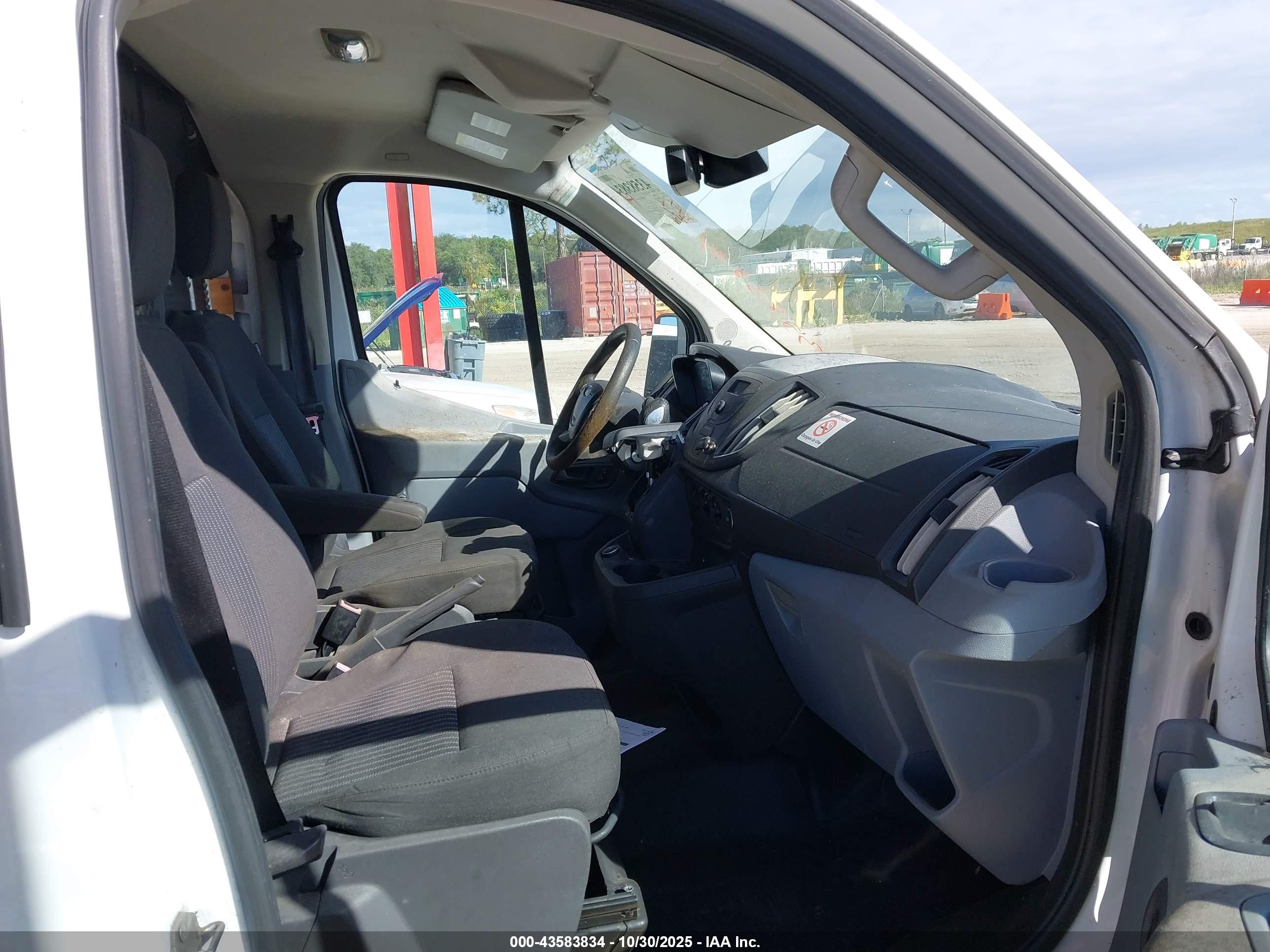 FORD TRANSIT image 5