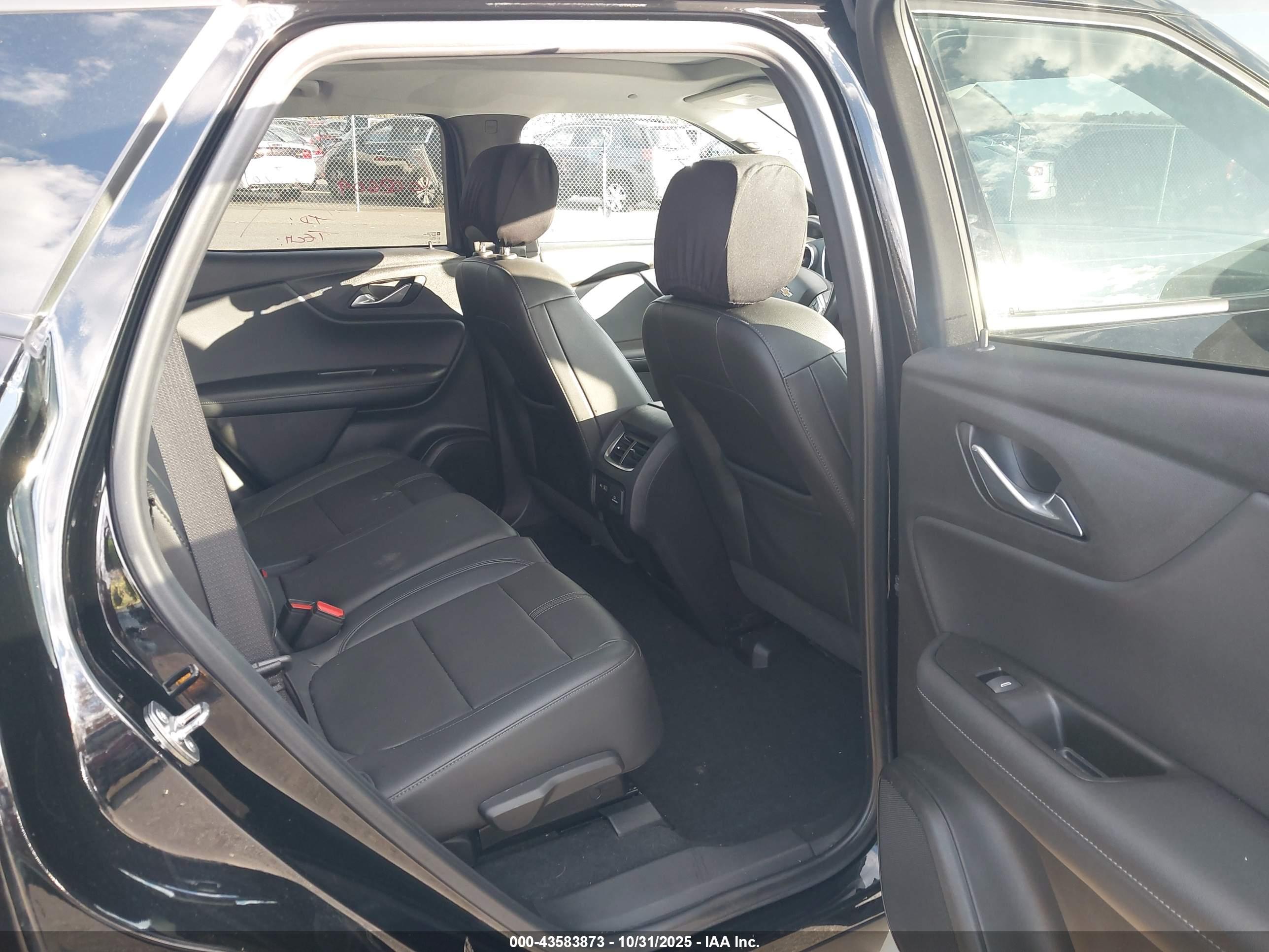 CHEVROLET BLAZER image 8