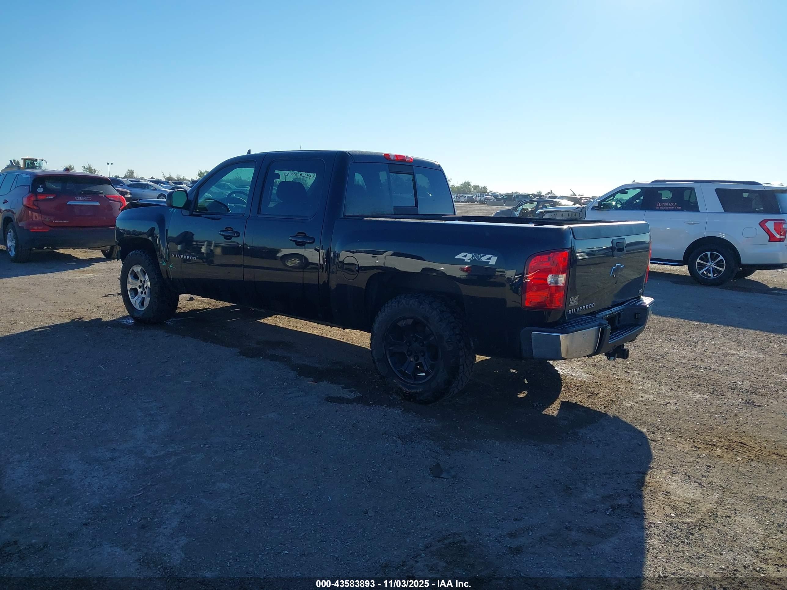 CHEVROLET SILVERADO image 3
