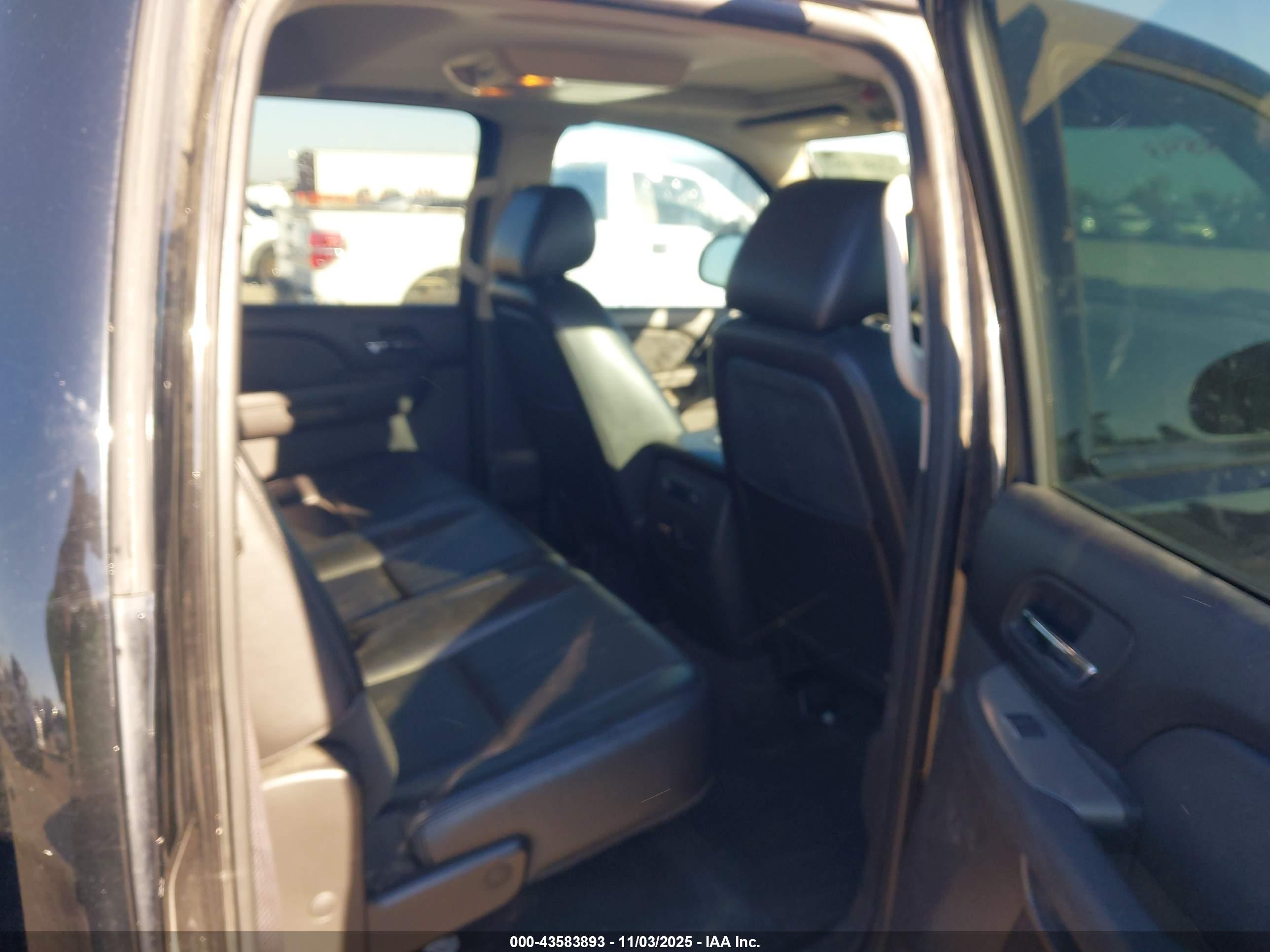 CHEVROLET SILVERADO image 8