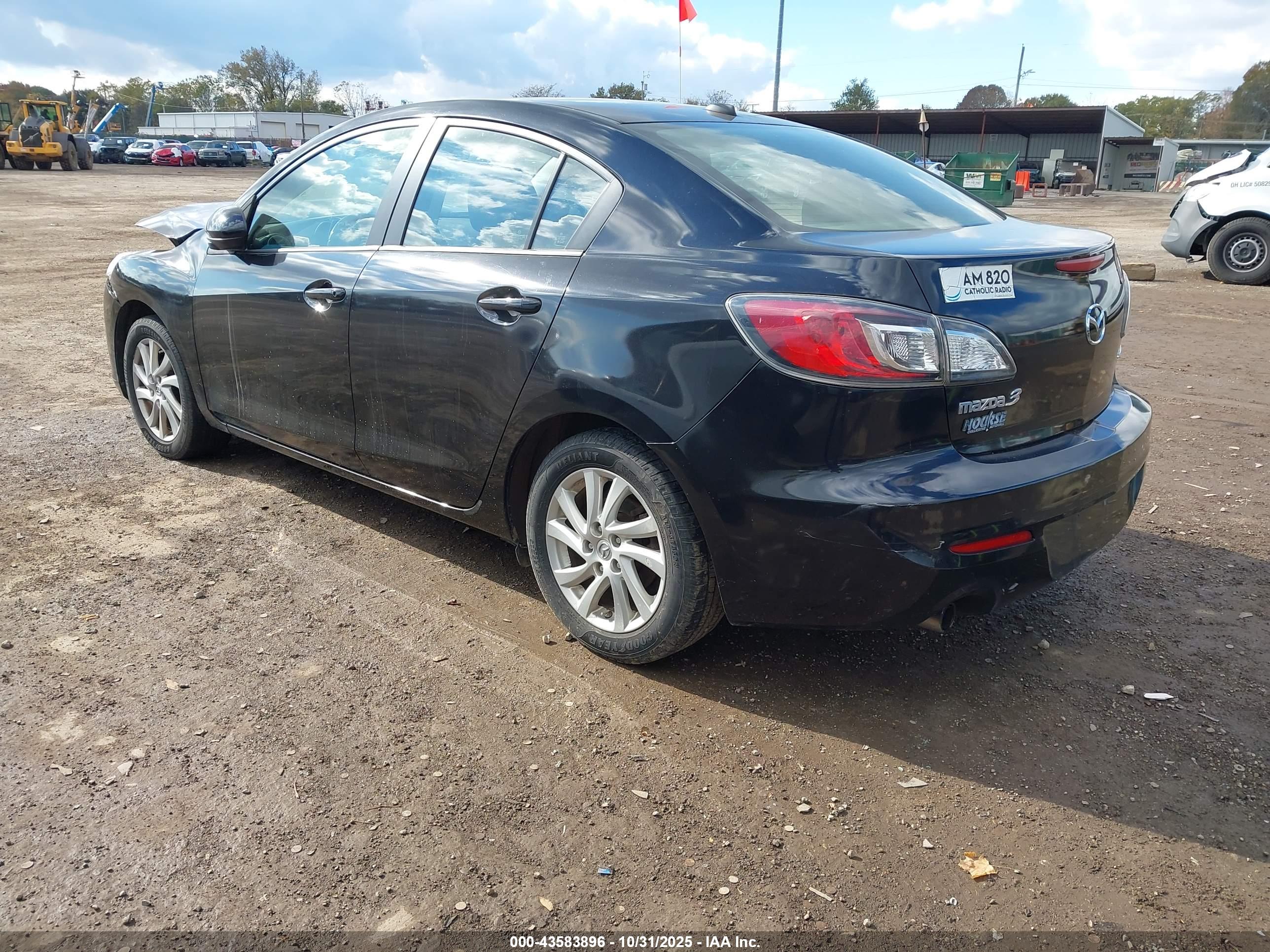 MAZDA MAZDA3 image 3