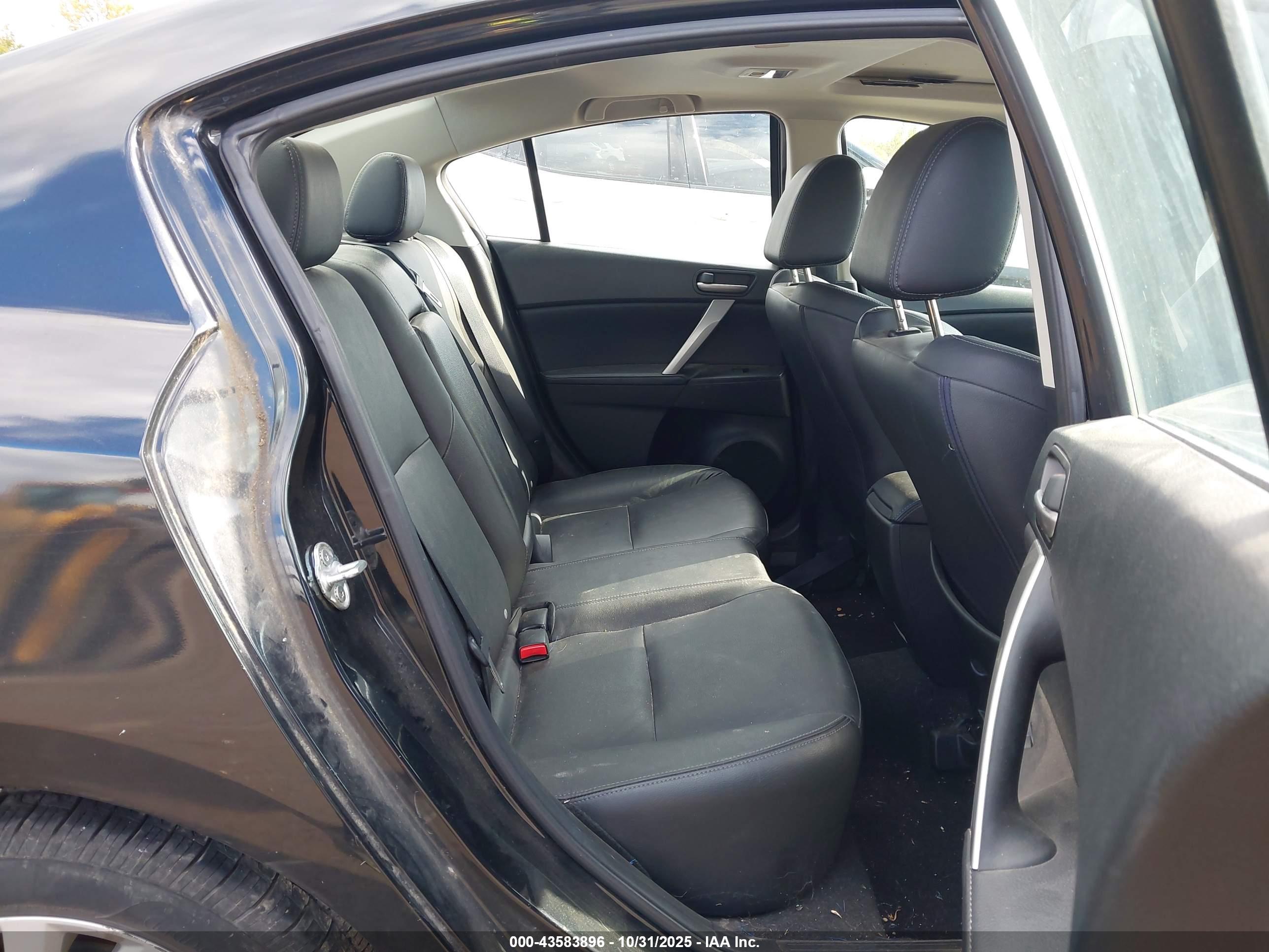 MAZDA MAZDA3 image 8