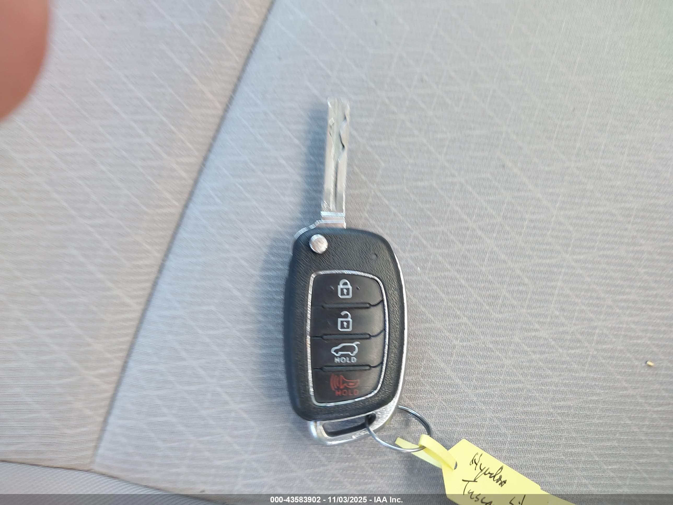 HYUNDAI TUCSON image 11