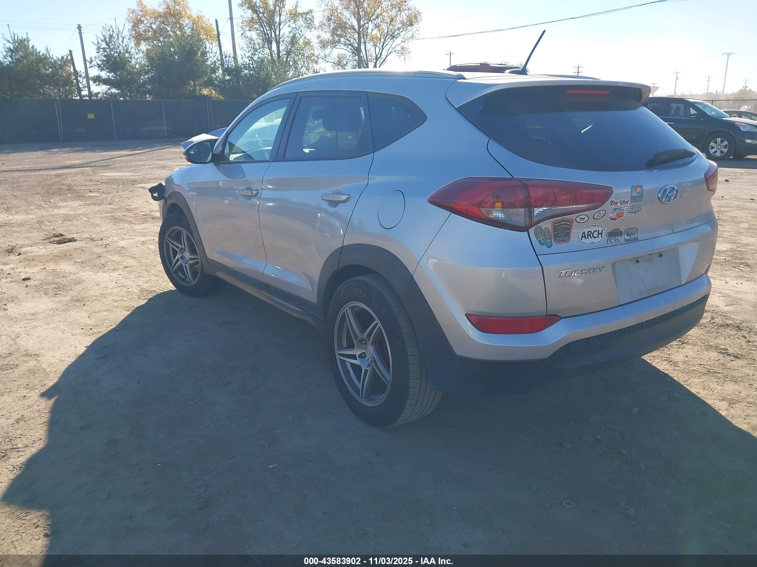 HYUNDAI TUCSON image 3